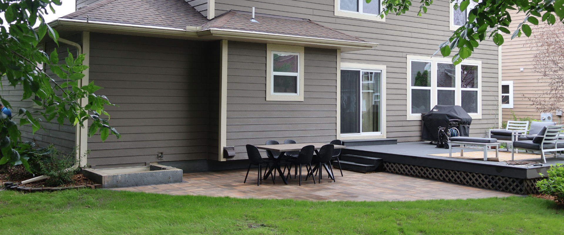 Our Chanhassen client had a clear vision for their outdoor space: a patio featuring pavers of a specific size and style. We meticulously brought their dream to life by expertly installing the chosen pavers, creating a stunning and functional patio. T