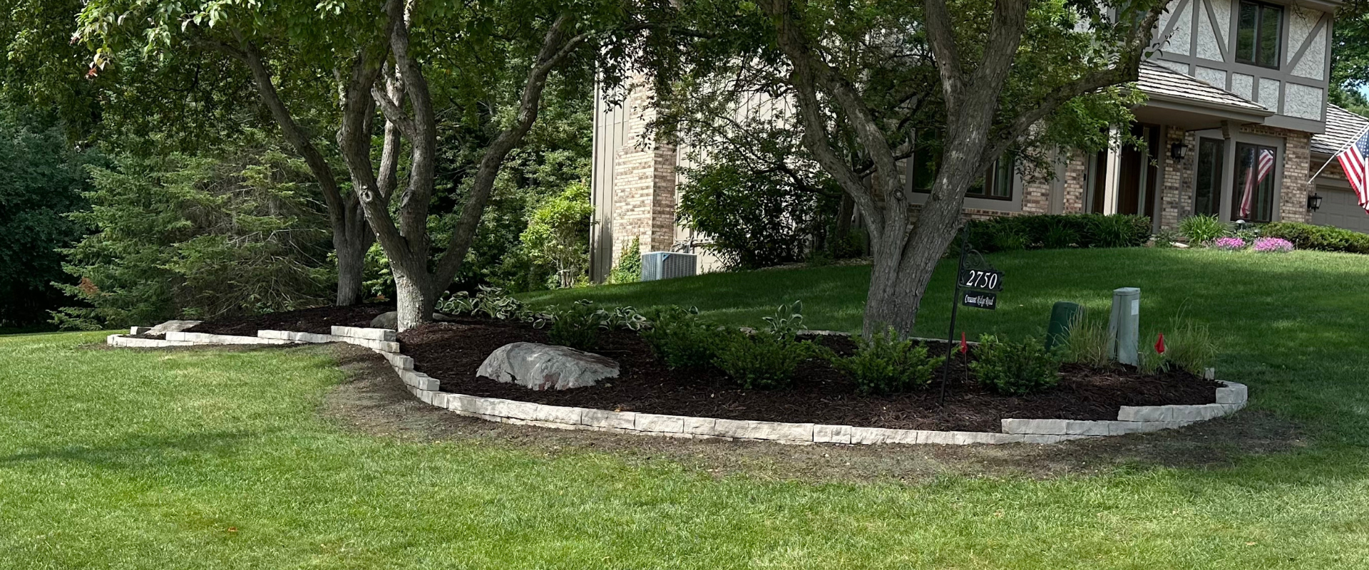 landscaping-hardscaping-edging-installation-minnetonka.png