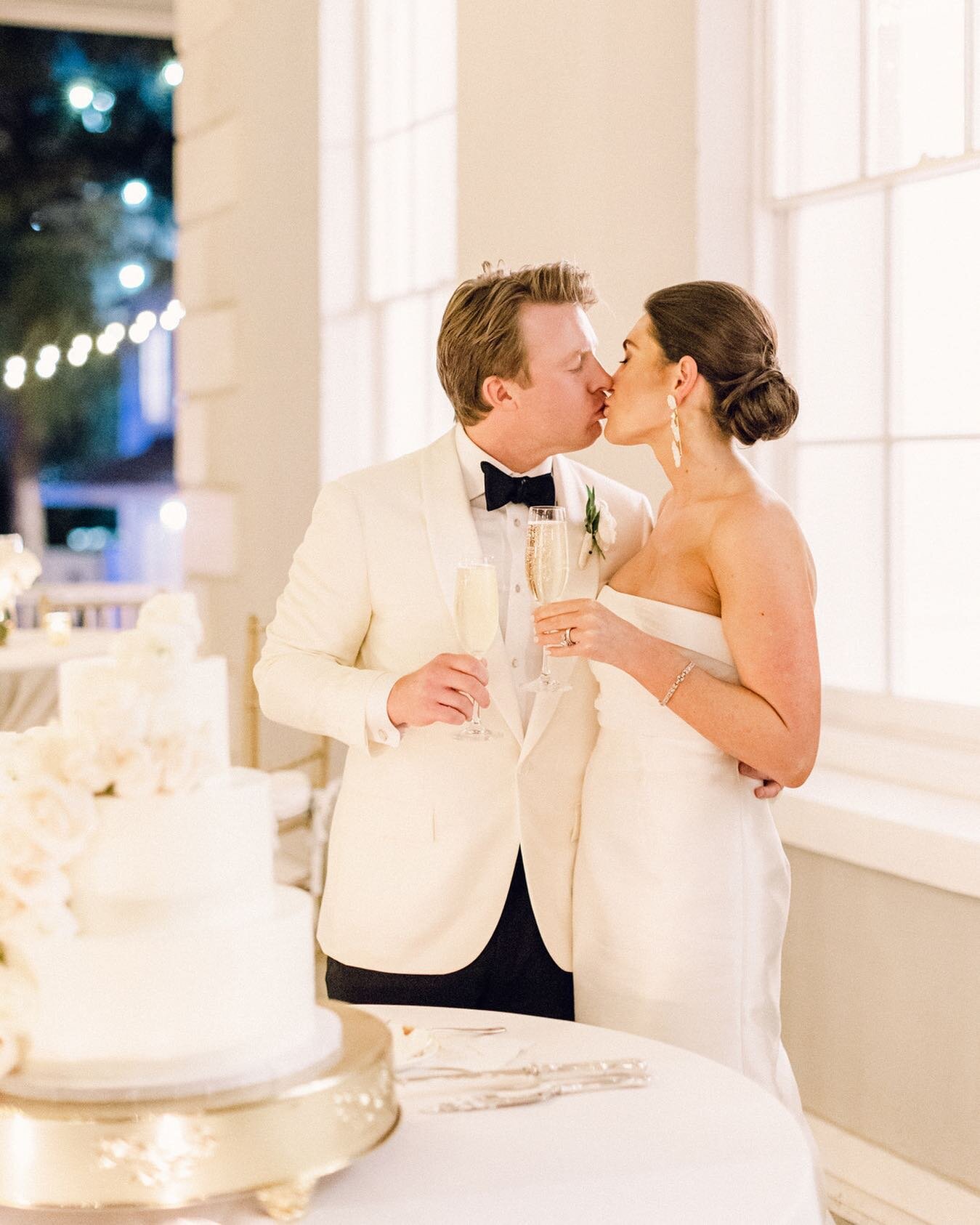 A love sweeter than cake!
.
Vendors
Venue | Gadsden House
Photography | @emilybaucomphoto
Band | @eastcoastentertainment
Rentals | @eventworksrentals
Hair &amp; MU | @paperdollshair
Lighting | @lowcountryentertainment
Florals | @okflorist
Cake | @swe