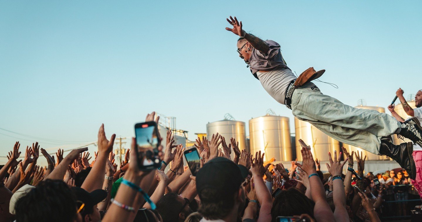 Take us back to this core memory performance by @snottynoserezkids 🤩⁠
⁠
We can't wait to give you a reason to put those hands in the air (and catch a performer)- festival dates for Tilt and Reverb are coming soon!⁠
⁠
📸@lovelikethisphotography