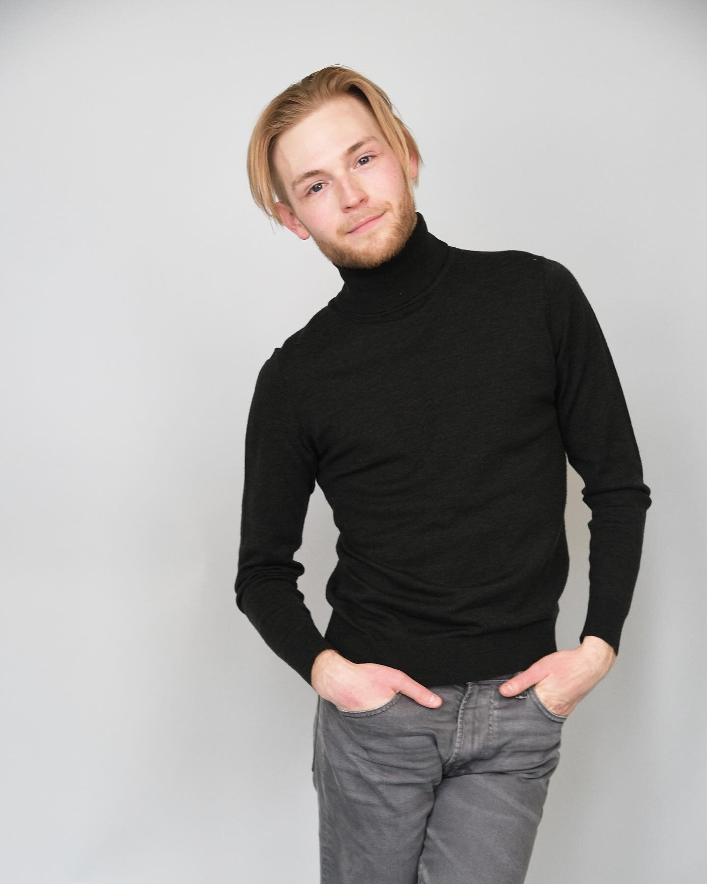 Well, hey there ππΌ Figured it was time for a re-introduction! 
My name is Patrick and I’m a Broadway performer and website designer. At PG Creative Designs, we're dedicated to helping artists become creative entrepreneurs and build a monetiz