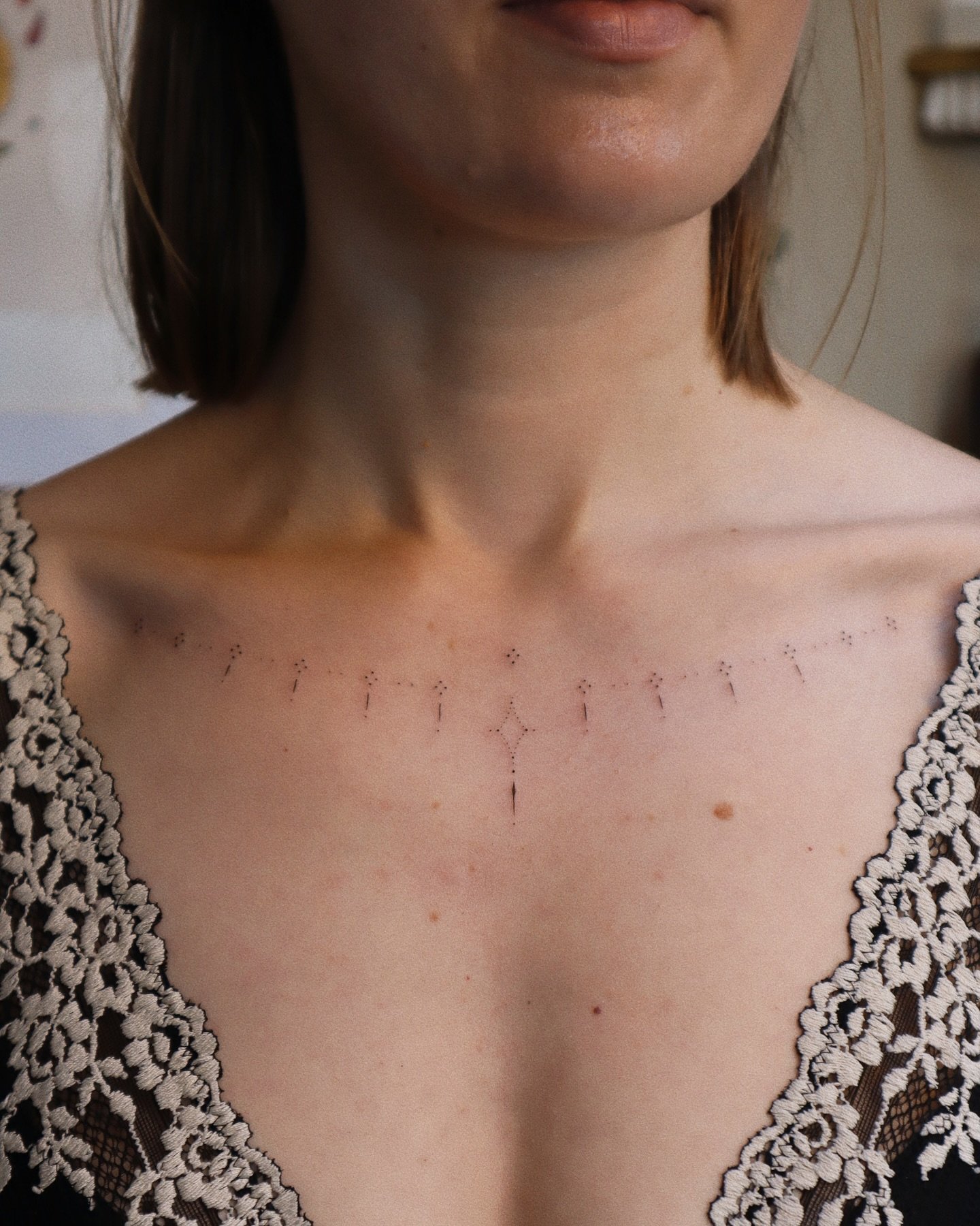 ⁛ &bull; ⁛ &bull; ⁛ &bull; handpoked jewellery &bull; ⁛ &bull; ⁛ &bull; ⁛
delicate pieces made for Poppy ✨ absolutely adooore the collar bone pieces I&rsquo;d love to do lots more of these please. Thank you Poppy for trusting me with such beautiful p