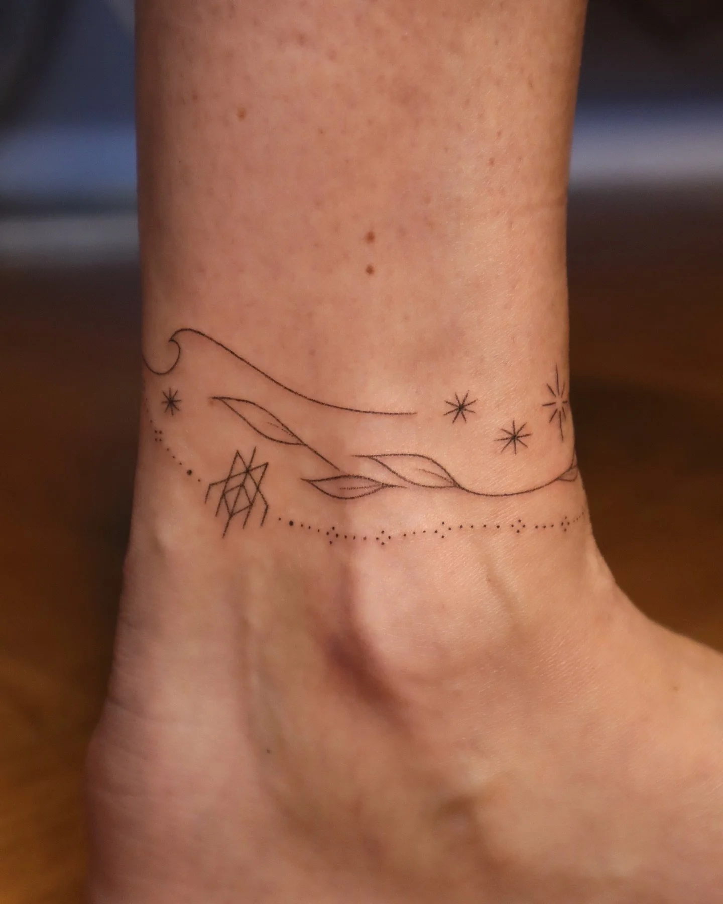 LOVED making Jo&rsquo;s absolutely gorgeous handpoked anklet! And as a bonus if you scroll across to the videos towards the end and put your sound on then you&rsquo;ll get to see - and hear - my ridiculous attempts at filming her ankle as I rolled ar