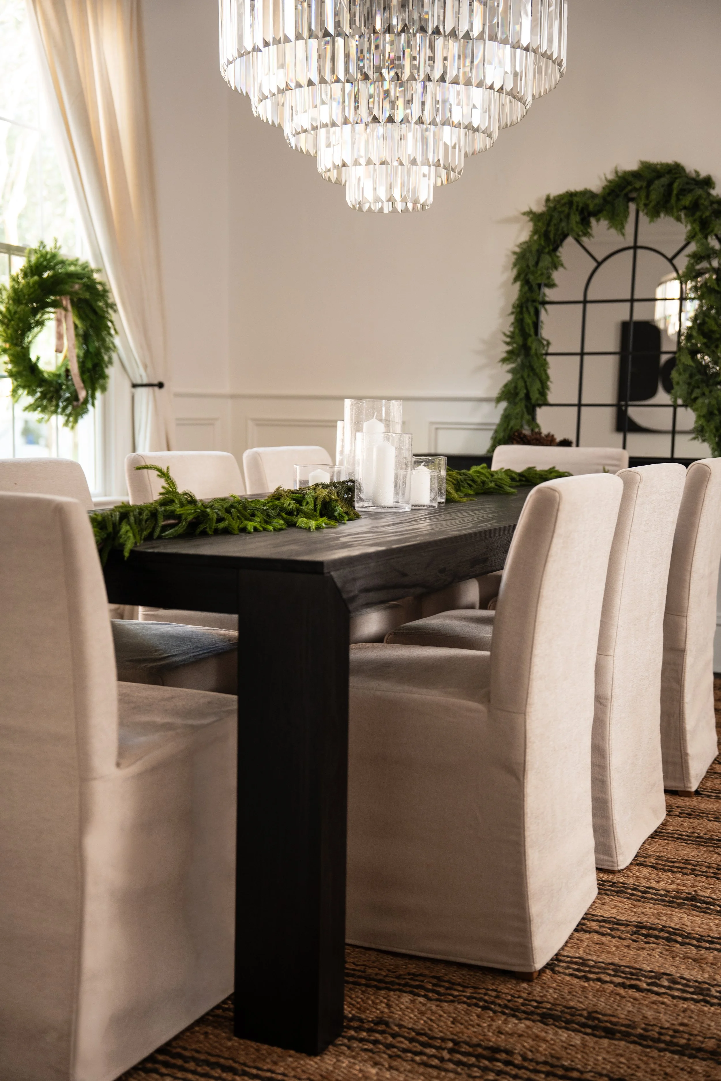 pb_lfs_ph_hol_dining_modern_chesnee_29.jpg