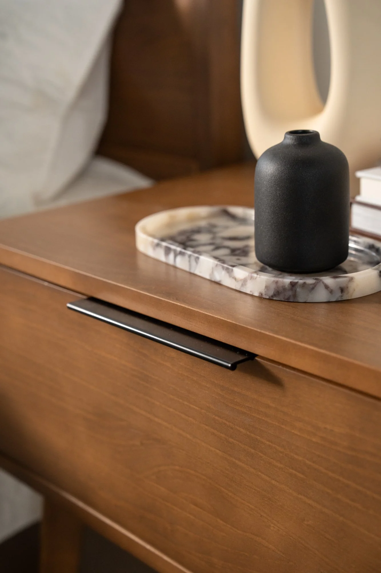 pb_lfs_ph_eve_bedroom_haven-mcm_5.jpg