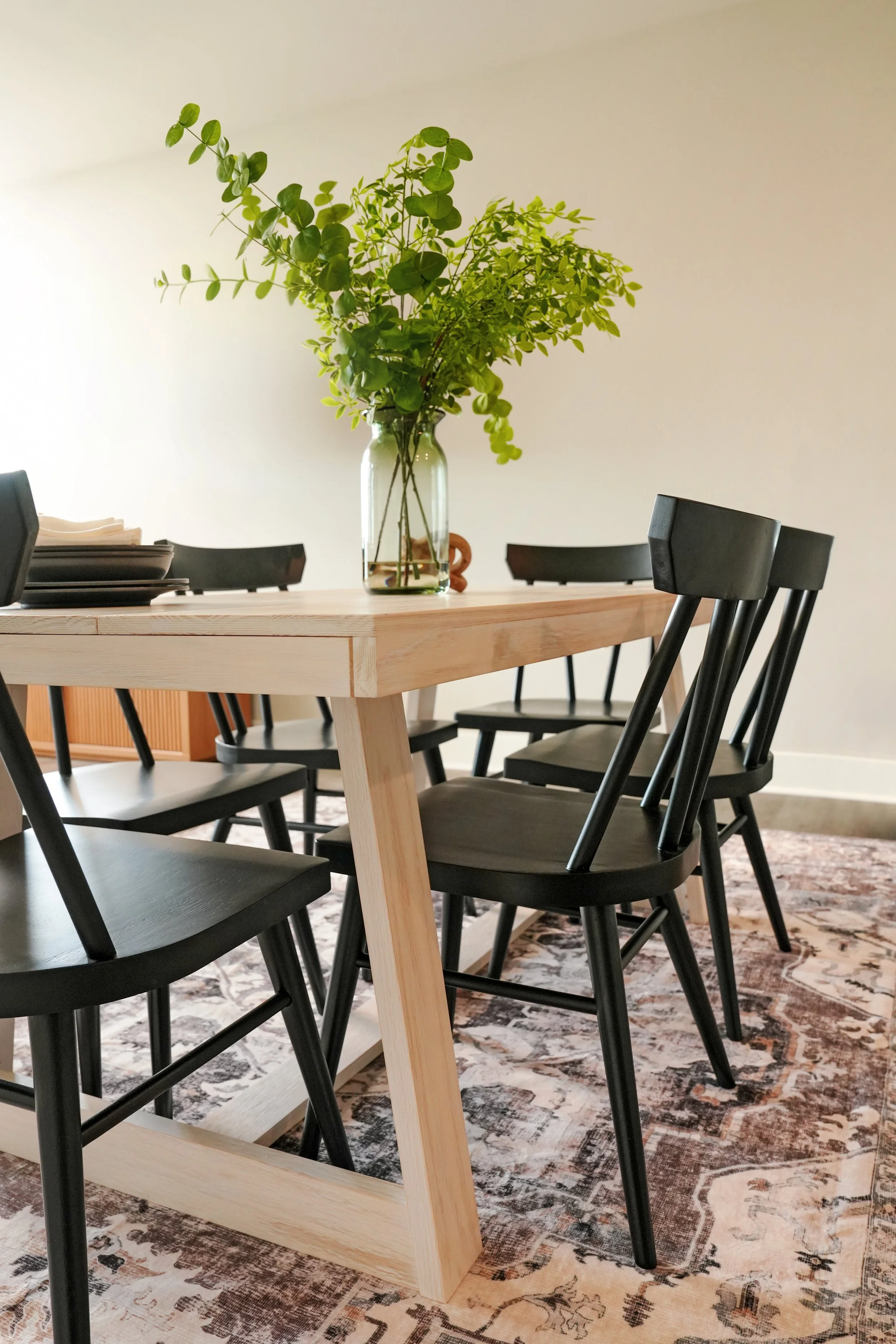 2024-08_white sand classic windsor chairs-6114-edit.jpg