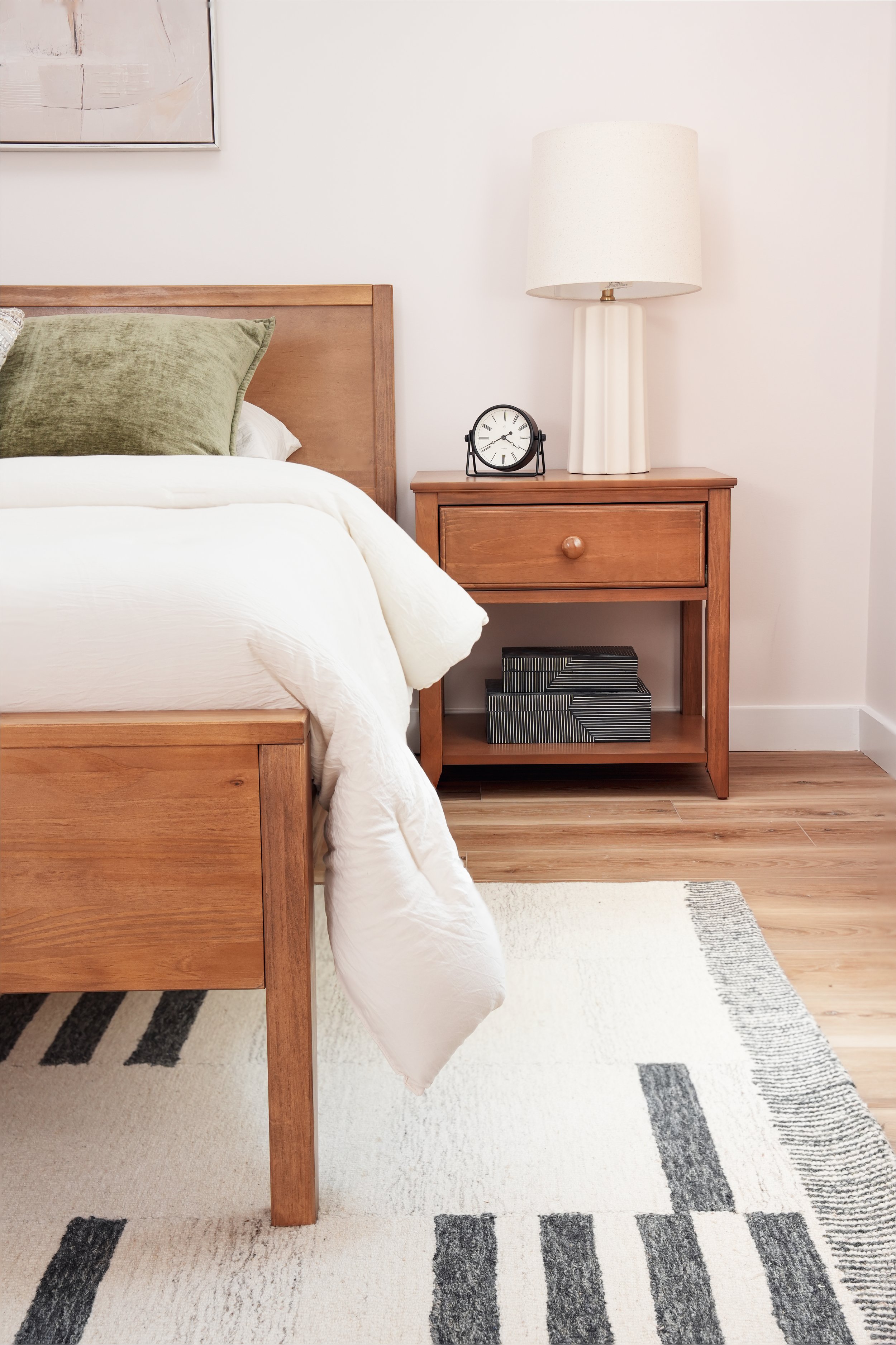 pb_lfs_ph_eve_bedroom_classic-panel_22.jpg