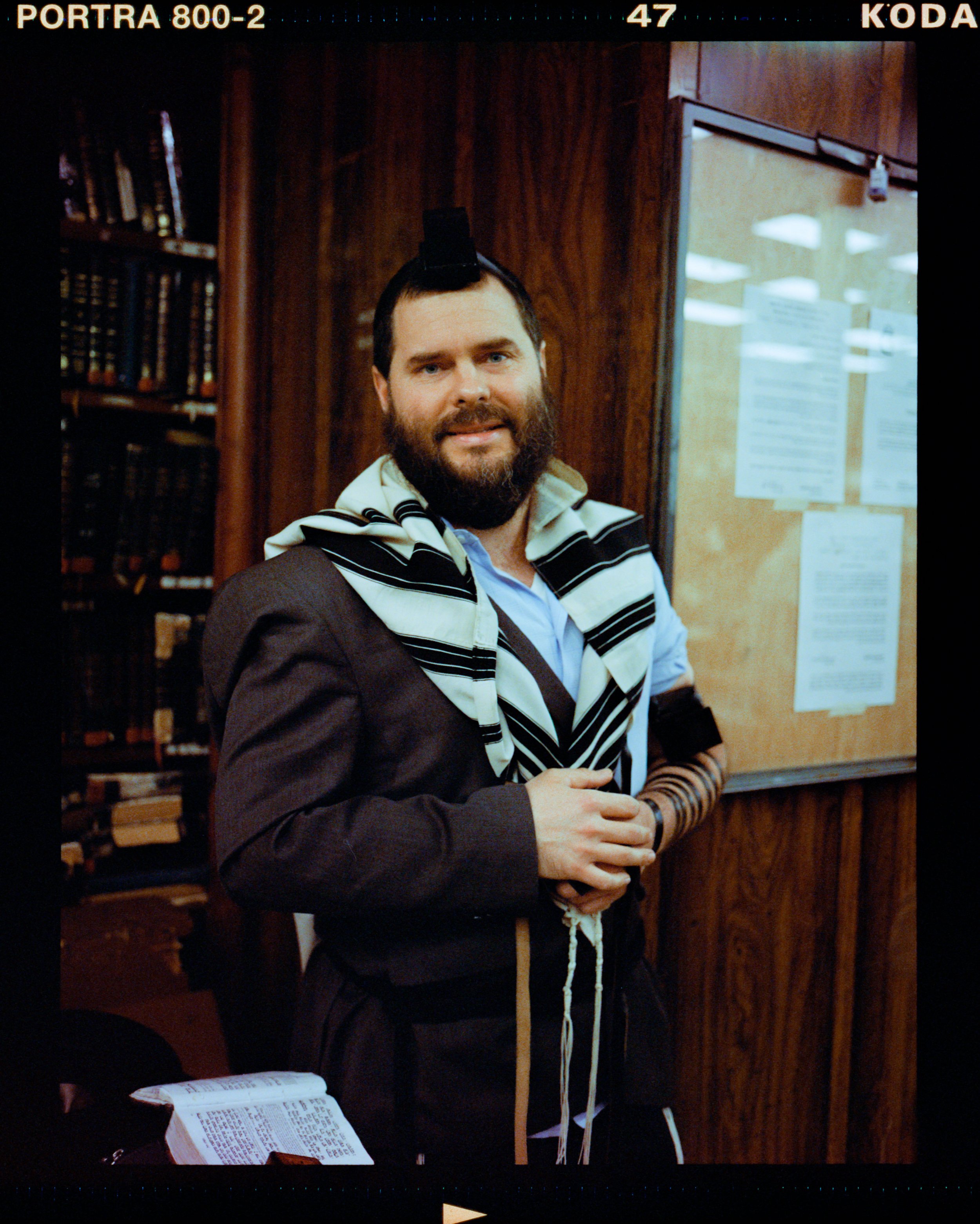 Hanigng with Hasidic - Documentary Photography