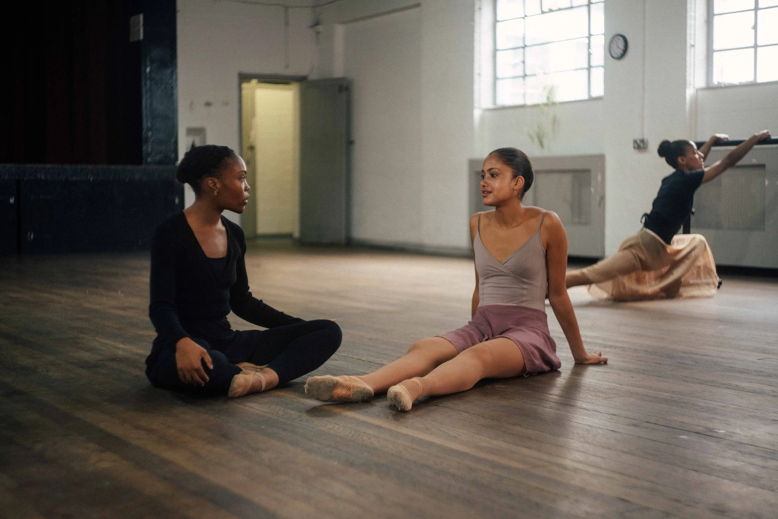 Starring Monique Jonas, Erin McShaw, Kibrea Carmichael, Rosanna Lindsey, Iman El Maghili Fisker.

In this film, you will see:
Five London based ballerinas in the dance hall working the barre and choregraphing.
Behind-the-scenes footage of the collabo