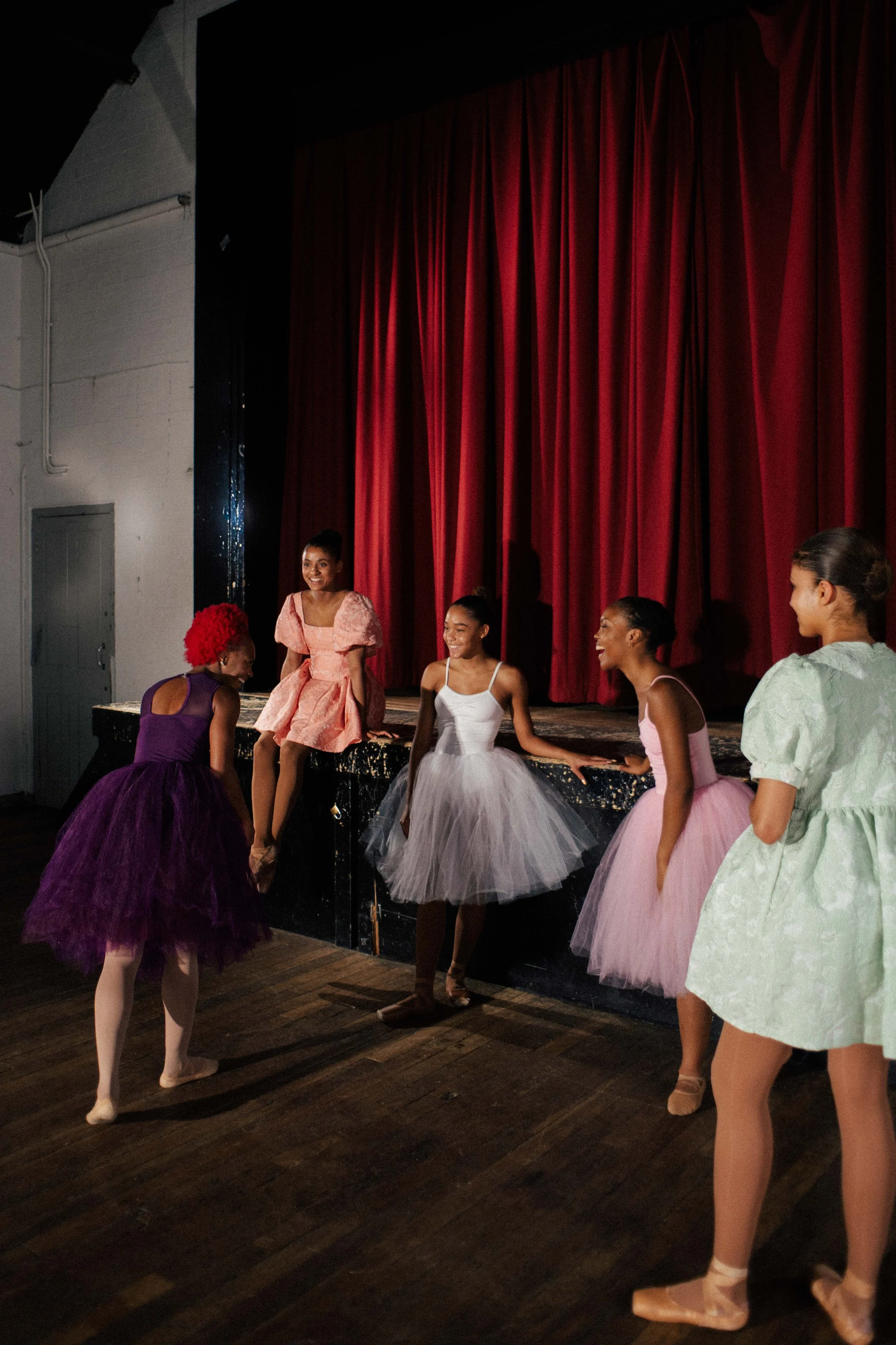 Starring Monique Jonas, Erin McShaw, Kibrea Carmichael, Rosanna Lindsey, Iman El Maghili Fisker.

In this film, you will see:
Five London based ballerinas in the dance hall working the barre and choregraphing.
Behind-the-scenes footage of the collabo
