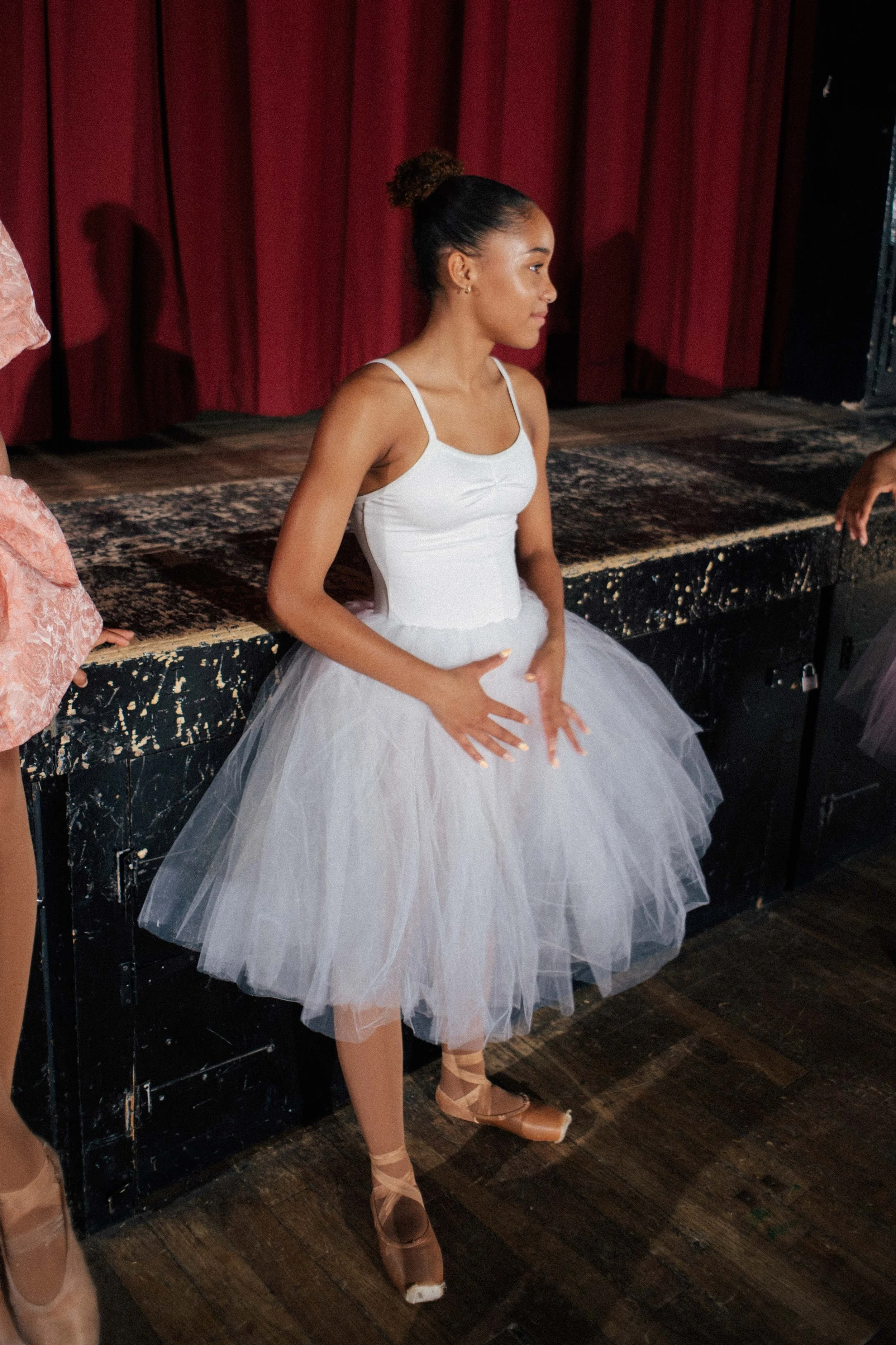 Starring Monique Jonas, Erin McShaw, Kibrea Carmichael, Rosanna Lindsey, Iman El Maghili Fisker.

In this film, you will see:
Five London based ballerinas in the dance hall working the barre and choregraphing.
Behind-the-scenes footage of the collabo