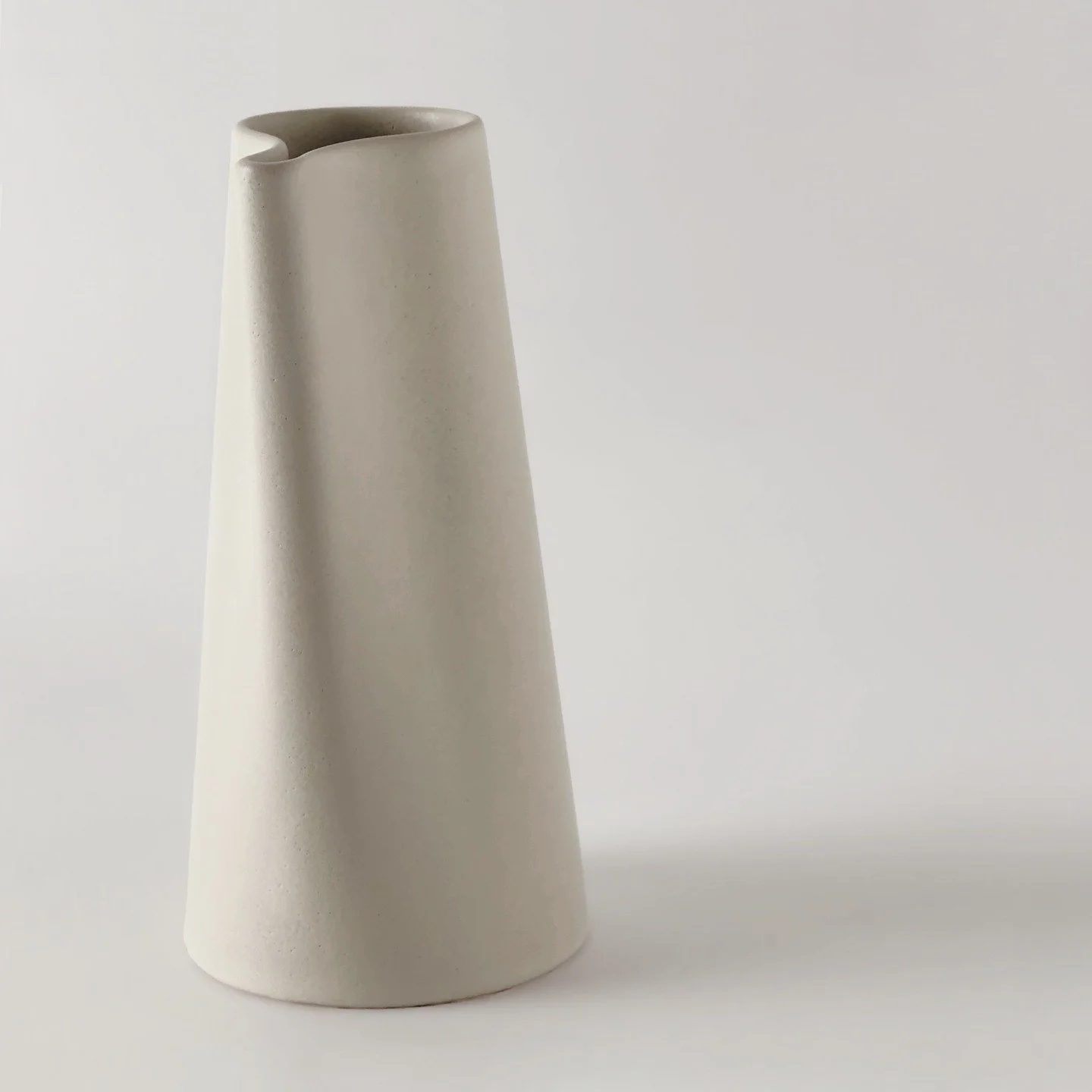 FOLD: The Jug — quiet design for living well.
Designed and handcrafted in our studio, made of stoneware... and love. ❤️ #handmadeceramics #ceramicsofinstagram #modernceramics #minimaldesign #object #sustainabledesign #mindfullness #designed #ho