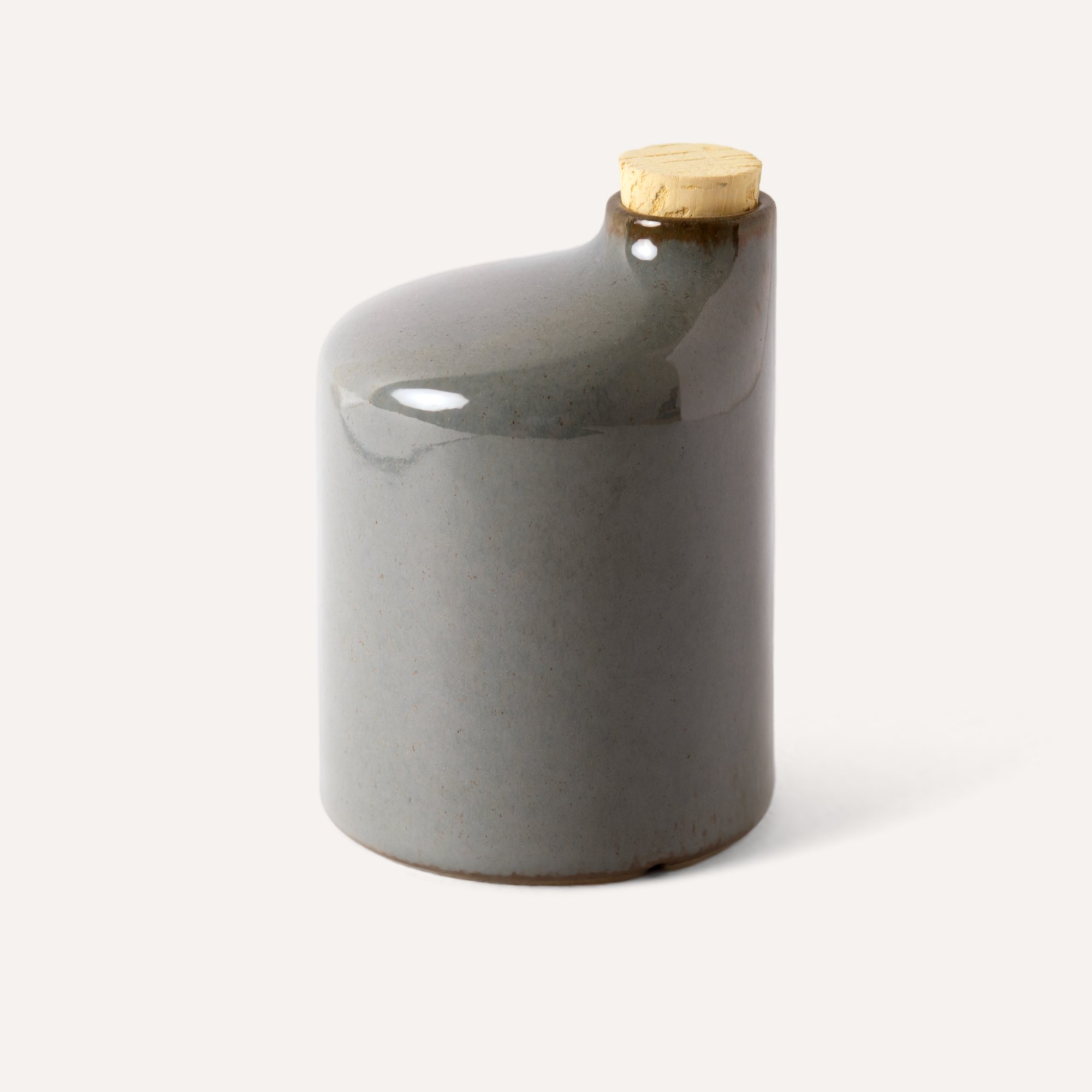 modern-japanese-sake-serving-bottle.jpg