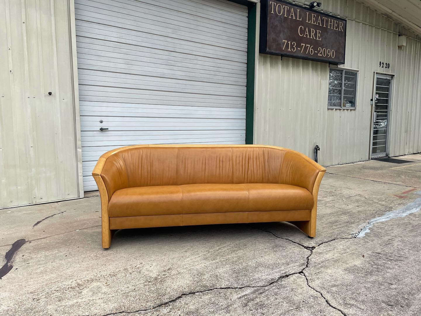 Here we have a well loved Ekornes sofa that came into our shop for a top to bottom restoration. Scandinavian pieces are always a pleasure to work on. They are the perfect balance of elegance and comfort. 

#ekornes#svane #norwegianfurniturerestoratio