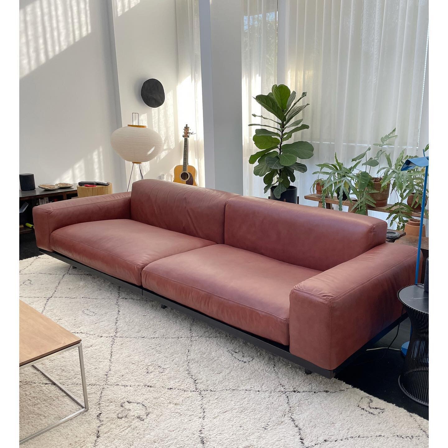 Check out the wonderful sofa that we recently restored , right at home in this elegantly designed space ! 

#leatherrestoration #interiordesign #moderndesign #houstoninteriordesign #leatherupholstery #leatherfurnituredesign #houstonfurniturerepairsho