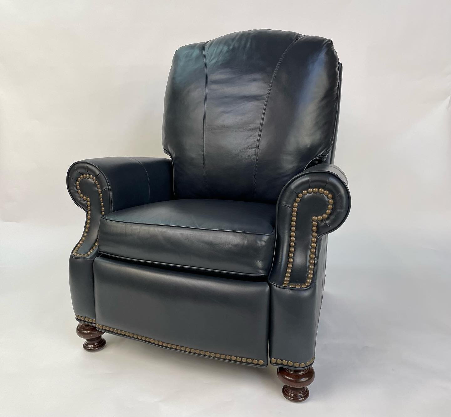 &ldquo;Learn to relax. Your body is precious,as it houses your mind and and spirit.&rdquo;

Motion craft recliner in the shop for color restoration, new support &amp; mechanism adjustment. Good as new!

#sherrillfurniture #leatherrecliner #recliner #