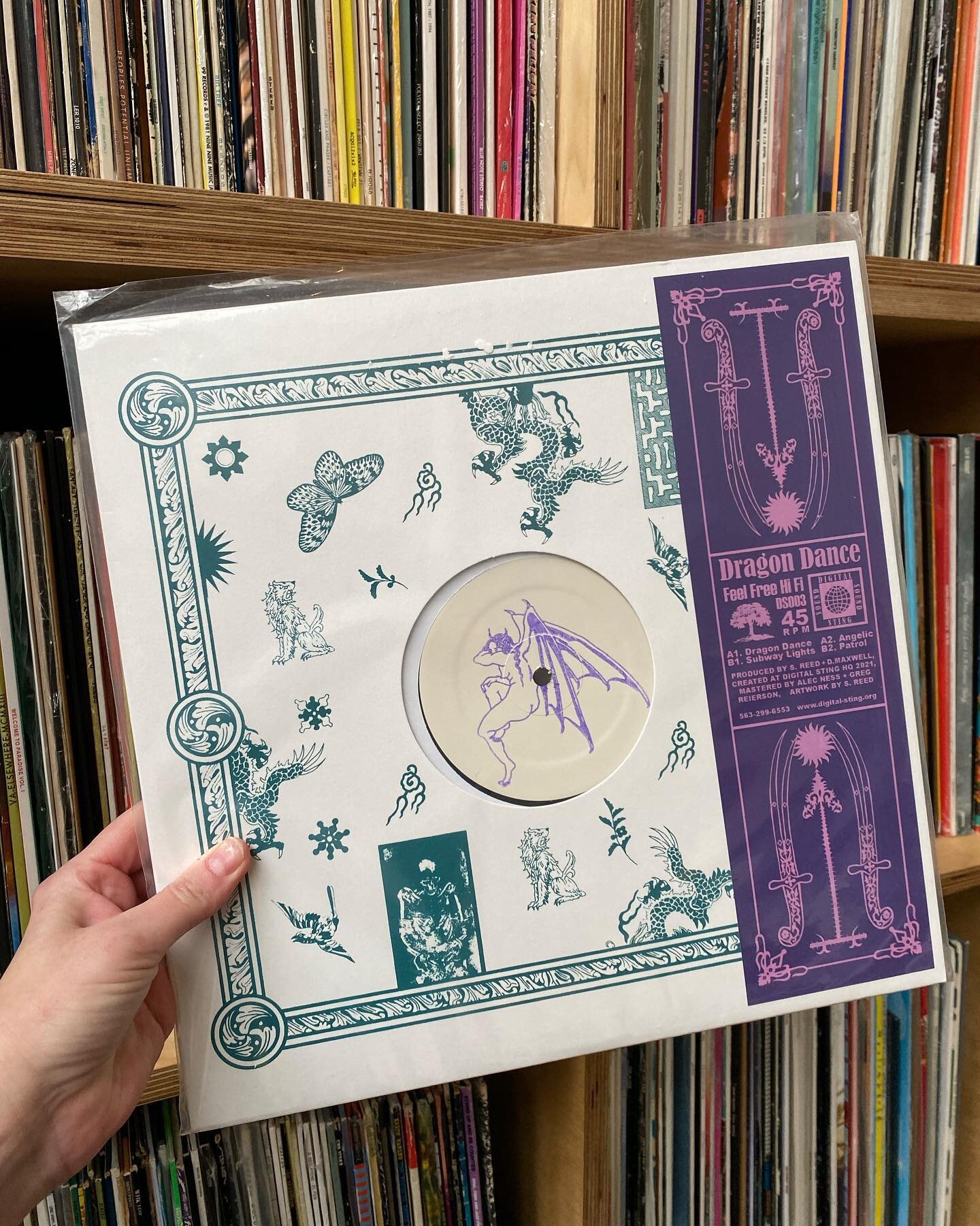Sunday dub day.

Dystopian industrial digi dub 4 tracker from the Twin Cities @feelfreehifi with beautiful screen printed sleeve. TIP! 🔥

Open 1-5pm at @bananablockofficial, @eastblockbazaar food market on in the main space so come feed your face.