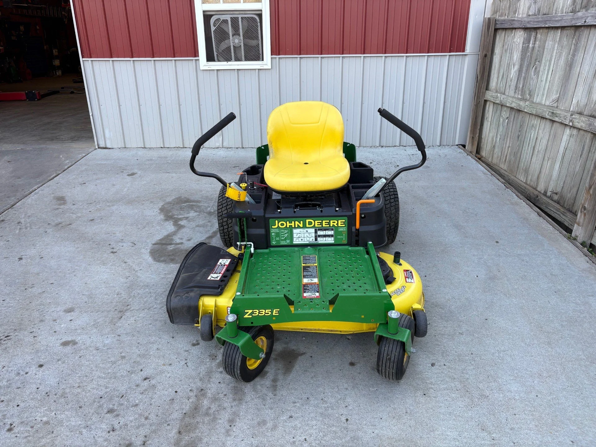 John Deere Z335E 42"