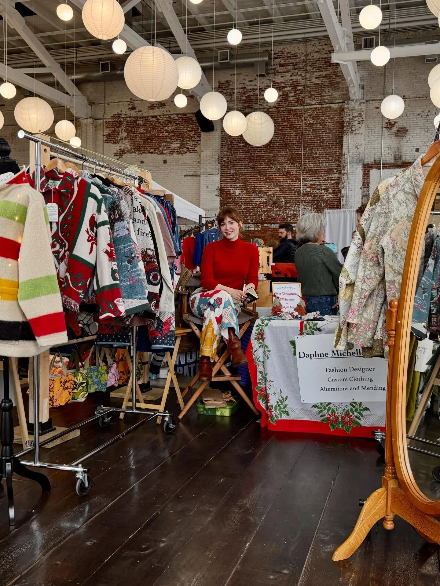 We&rsquo;re all set up and ready for shoppers here at the @thompsonspoint Makers Market!!! 🎁🛍️
Come say hi! We&rsquo;re here 10-3 🥰

*the market is in Brick south and Halo (I&rsquo;m in Halo)