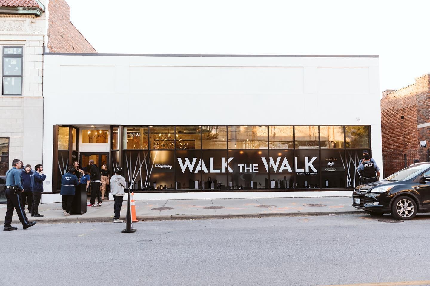 We still can&rsquo;t get over the way @platinum.xp transformed our space last weekend. 😍☺️✨

It was such an honor hosting Walk the Walk with @87running!