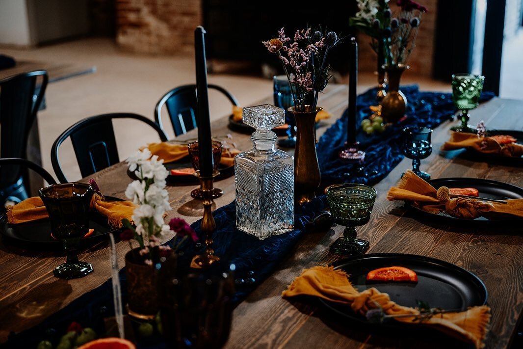 Our Lower Level was made for the October moods 🖤✨ This intimate space could hold a seated reception *or rehearsal* for up to 150 - OR - could be the cocktail hour/dance floor of your dreams 😉

And for the decor you see here, connect with our friend