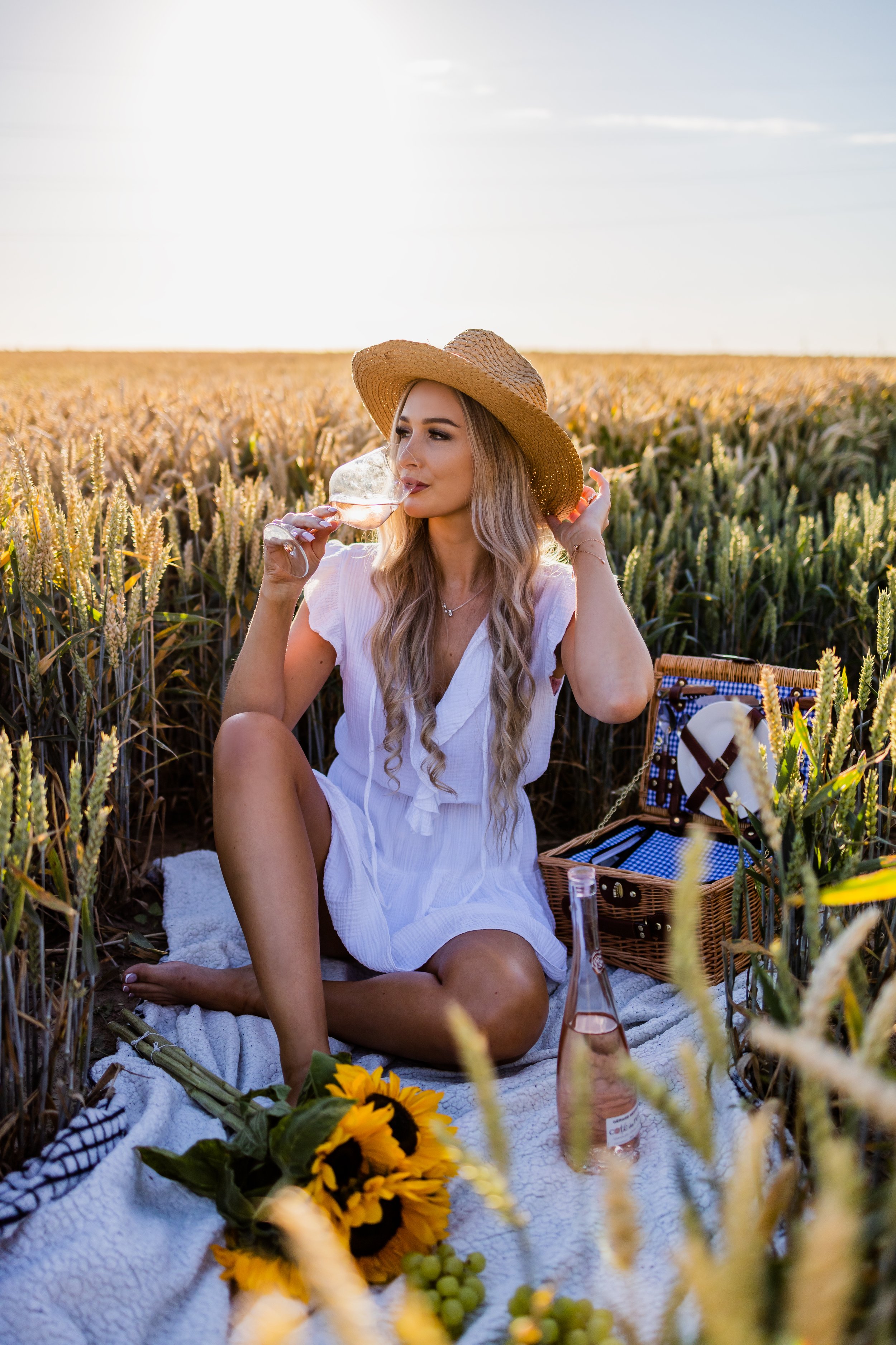 Foto van Charlotte Molleman - Brunch graanveld fotoshoot in Zwevegem - Fotograaf: Jorim Delaere uit Gent