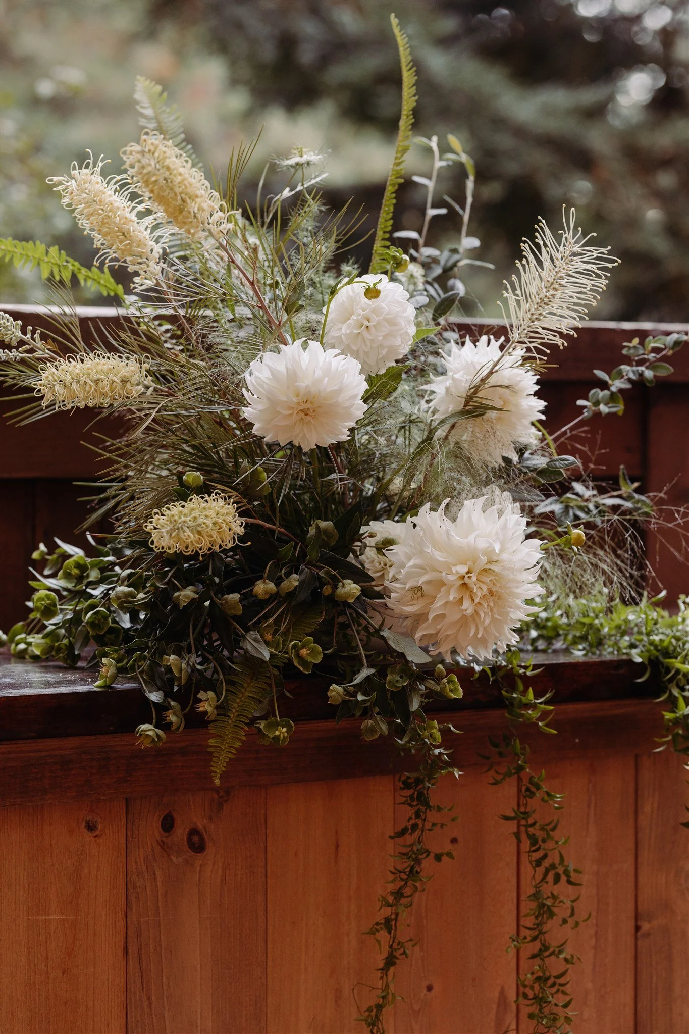 dahlia bar floral arrangement