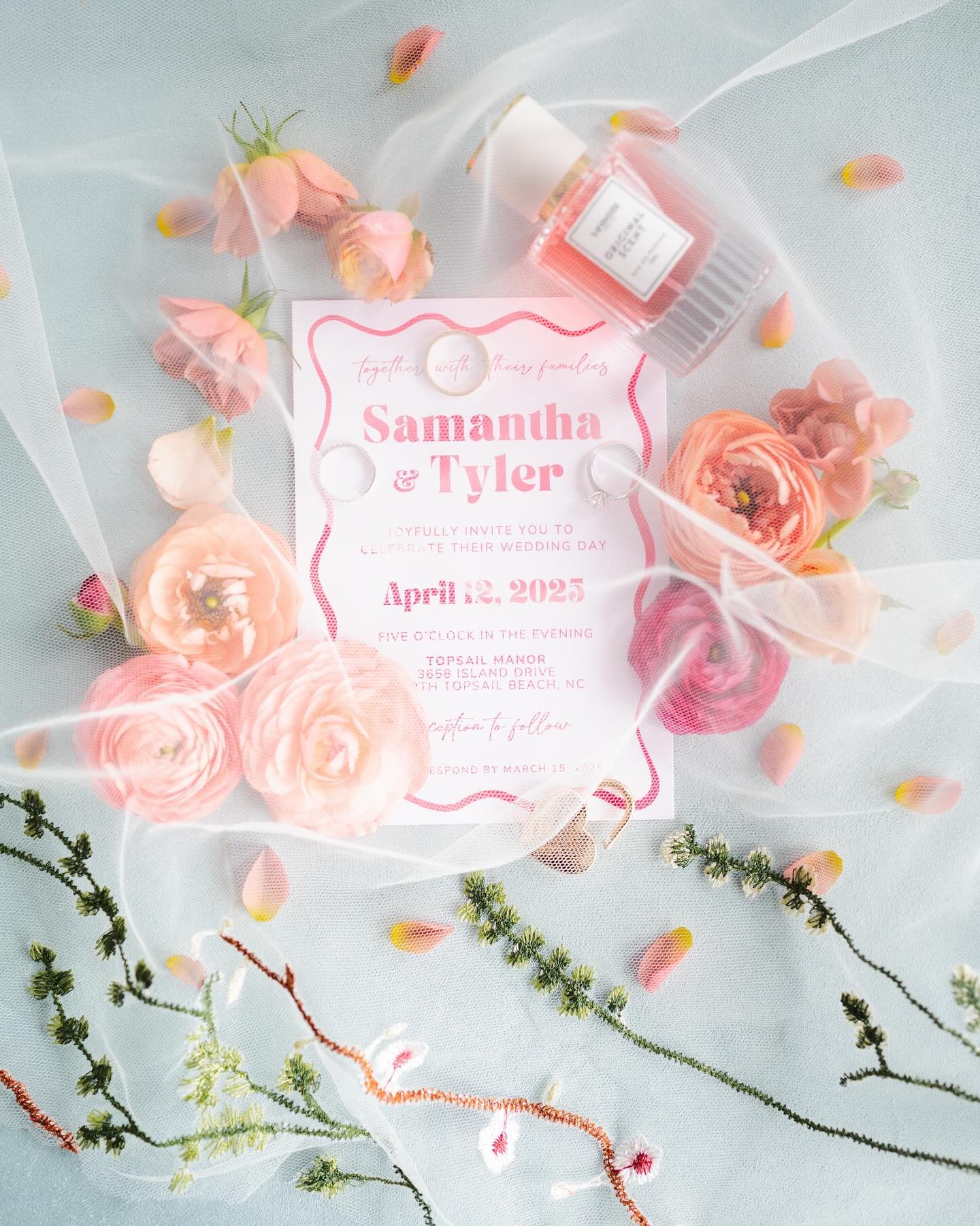 The Details ✨

I&rsquo;ve always been a sucker for detail shots&ndash;  the stationery, the personal items, the little blooms, they&rsquo;re all just so cute together! 

The very first wedding item I bought was my floral embroidered veil, almost 2 ye