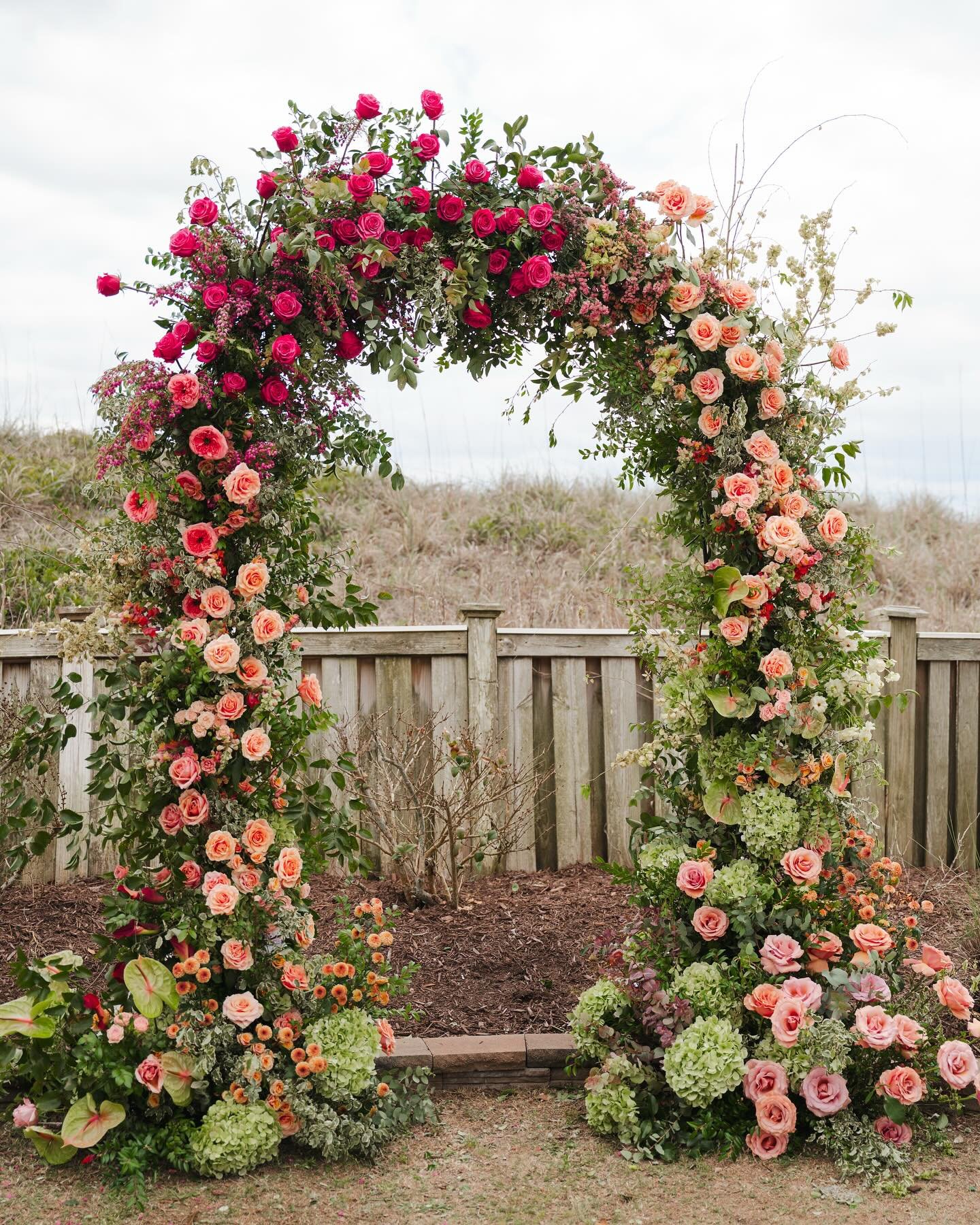 A moment of silence for the ARCH ✨

Words can&rsquo;t even describe how I feel about this arch! Margot and Ella made literal magic happen with this arch design and truly made my vision come to life better than I could have done myself&ndash; and I me