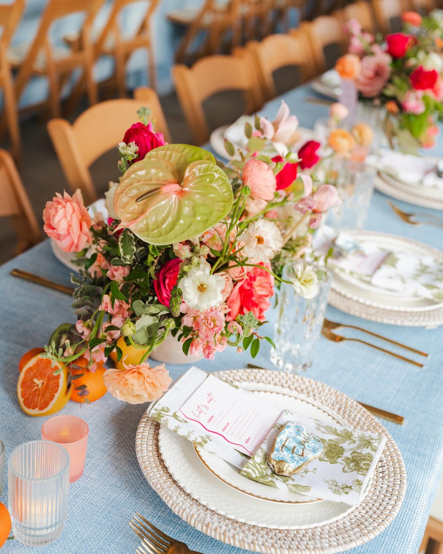 The tables ✨✨

When my husband asked me what my vision for the tables was, I think the words I used were: epic, lush, full of flowers, Italian garden, lots of fruit, and seashells.

The table design was one of my favorite things to come up with, but 