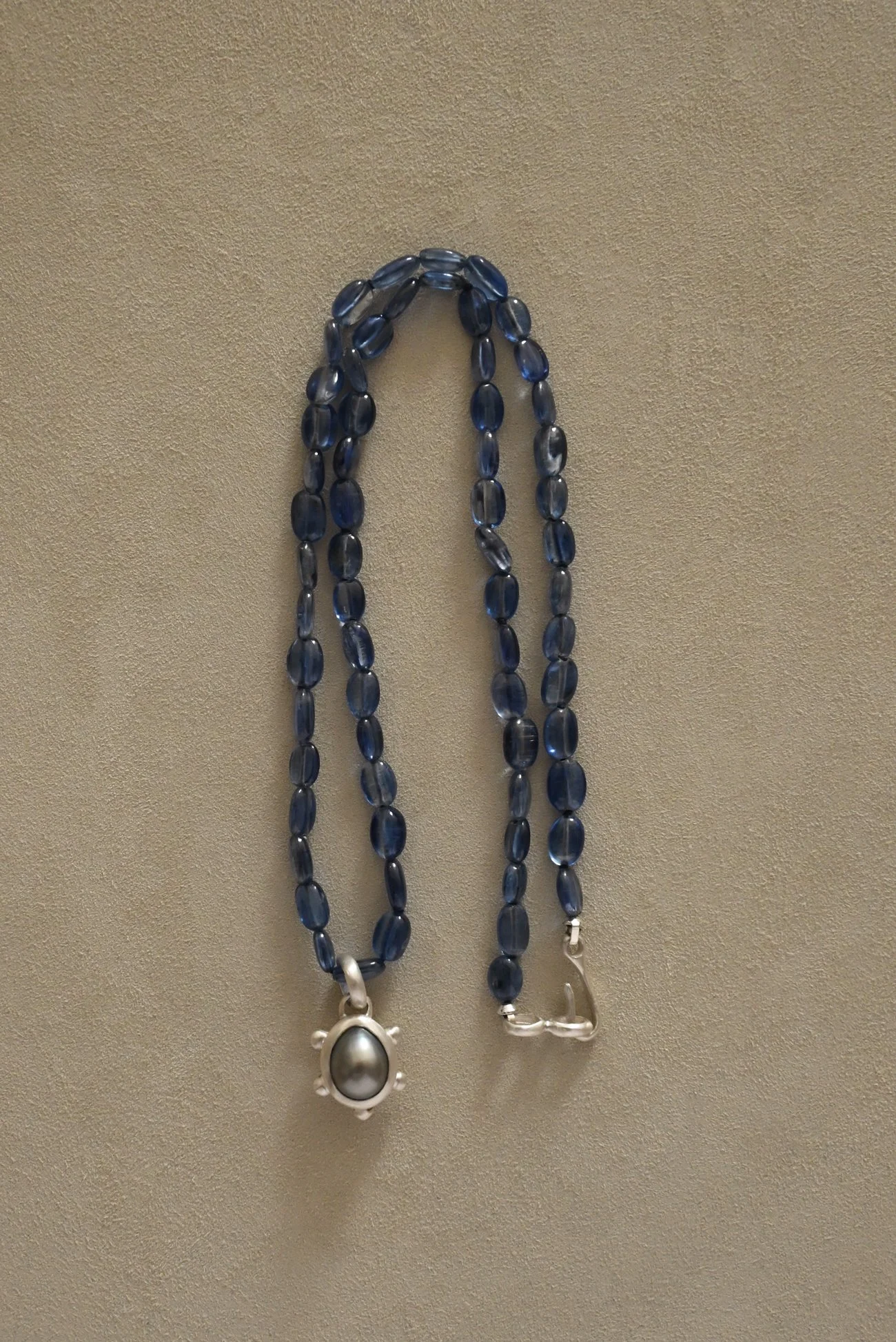 Dunton-Ellerkamp-Kyanite-Strand-1.jpg