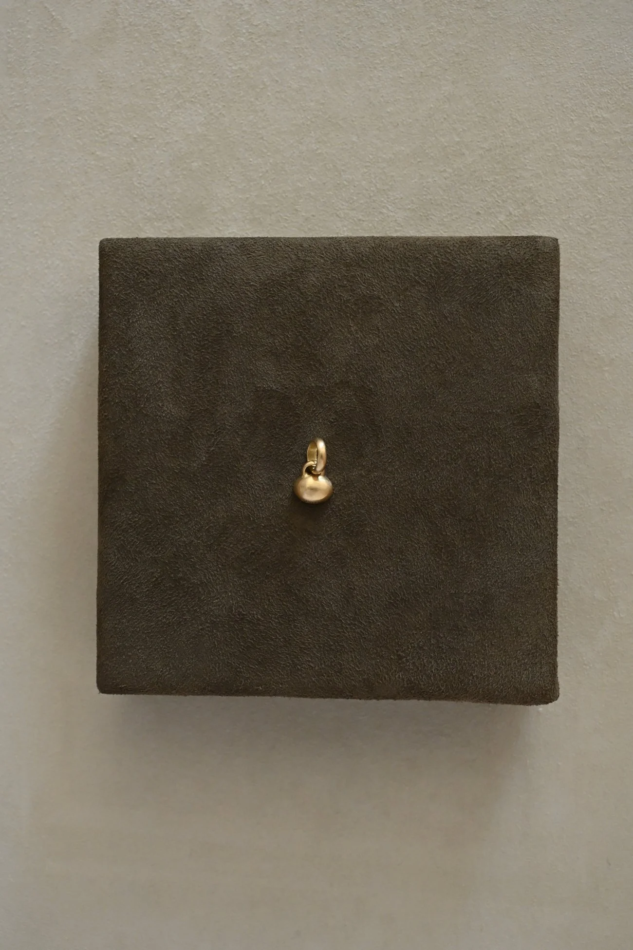 Dunton-Ellerkamp-Brown-Sapphire-Gold-Backside.jpg