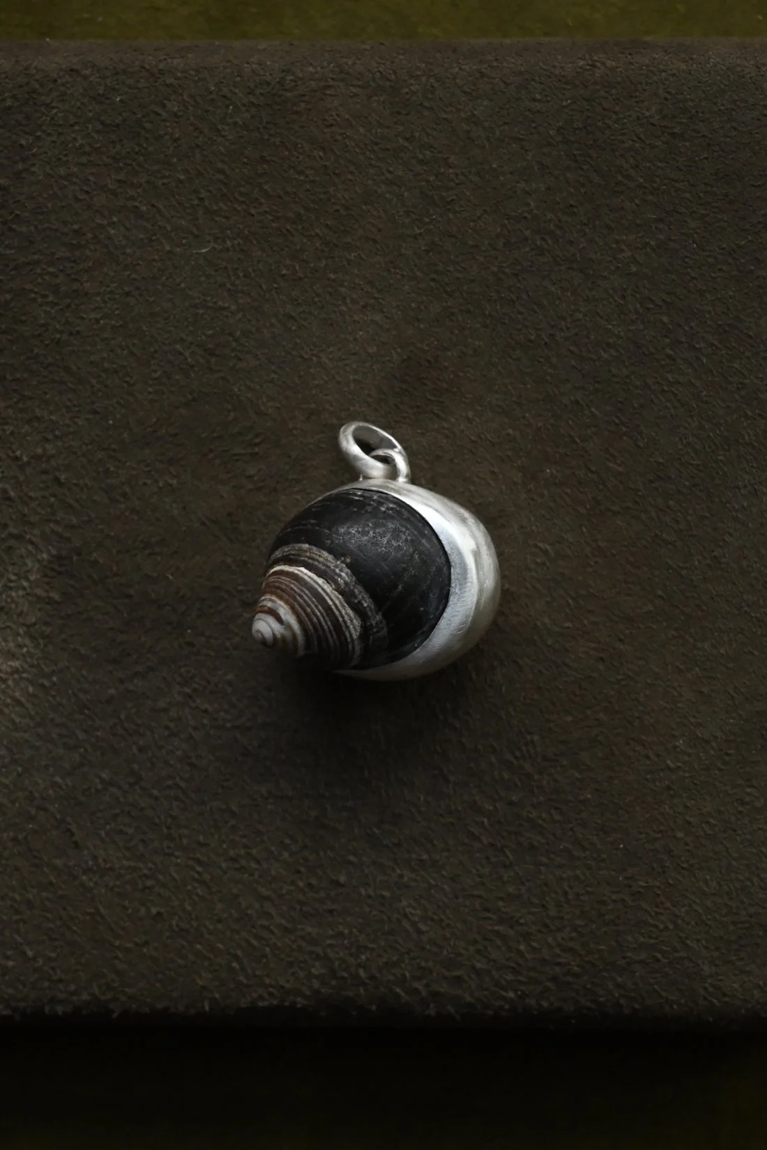 Dunton_Ellerkamp_Shell_Pendant_Nov_10.jpg