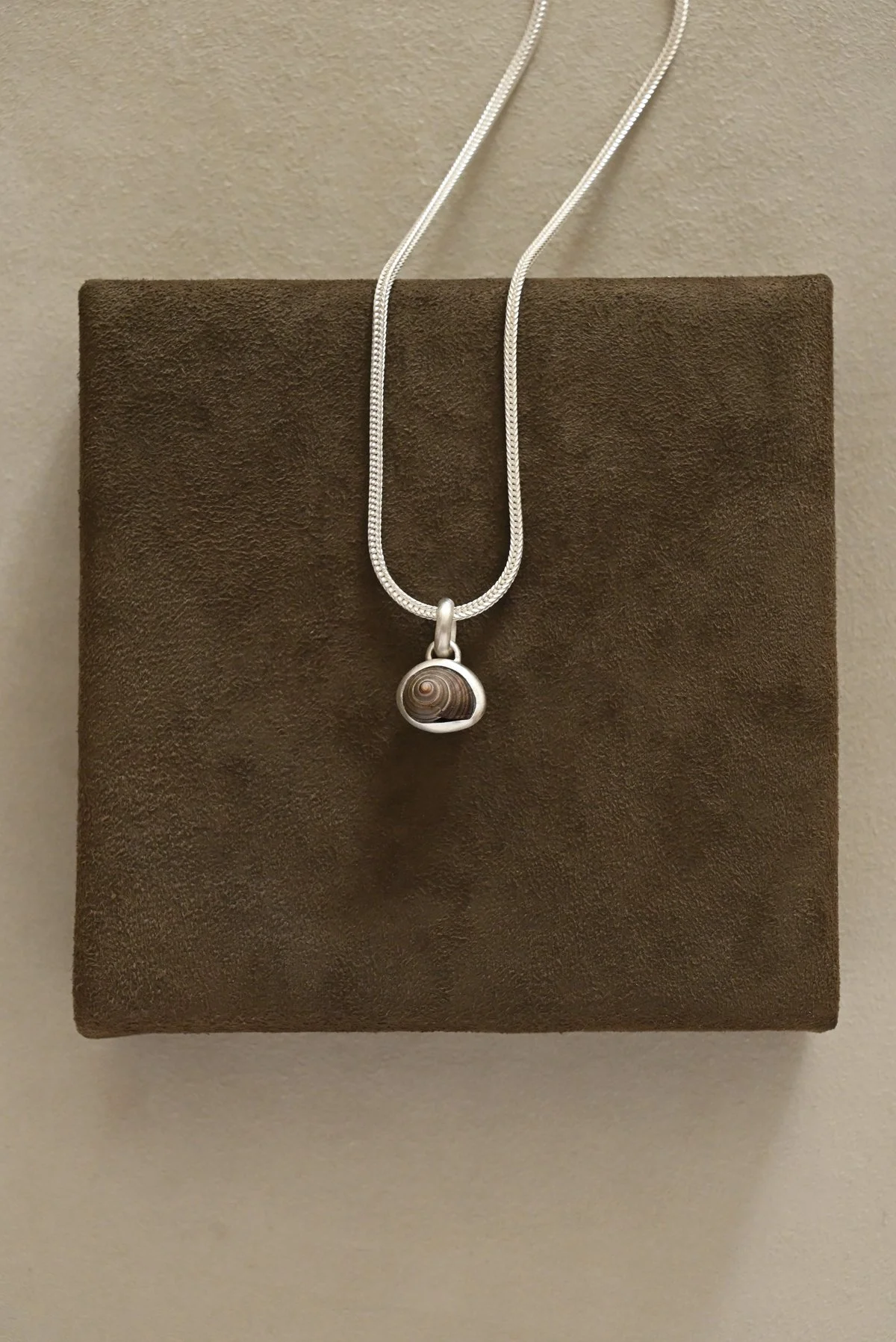 Dunton-Ellerkamp-Silver-Shell-Pendant-August-2026-Web-27.jpg