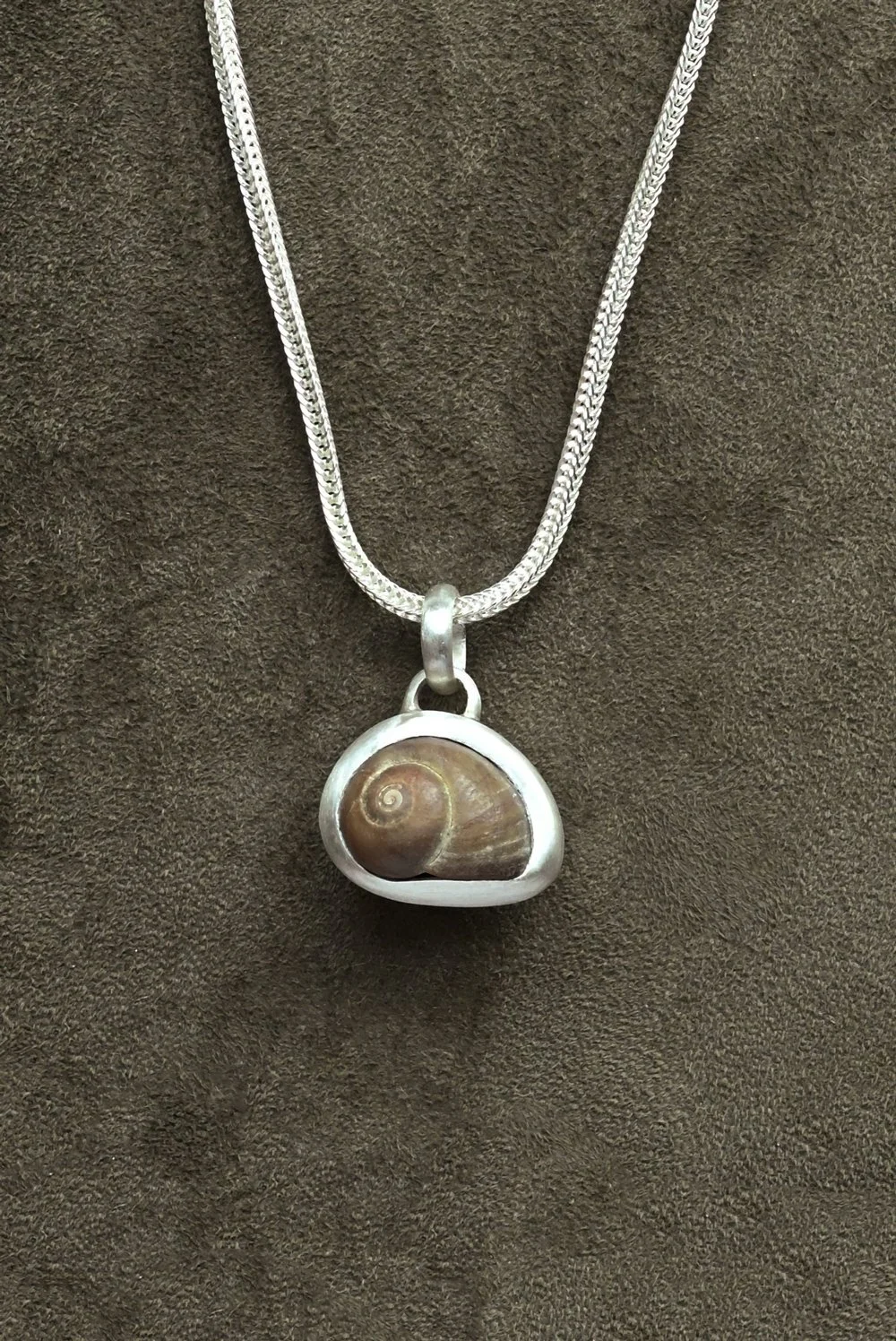 Dunton_Ellerkamp_Silver_Shell_Pendant_3.jpg