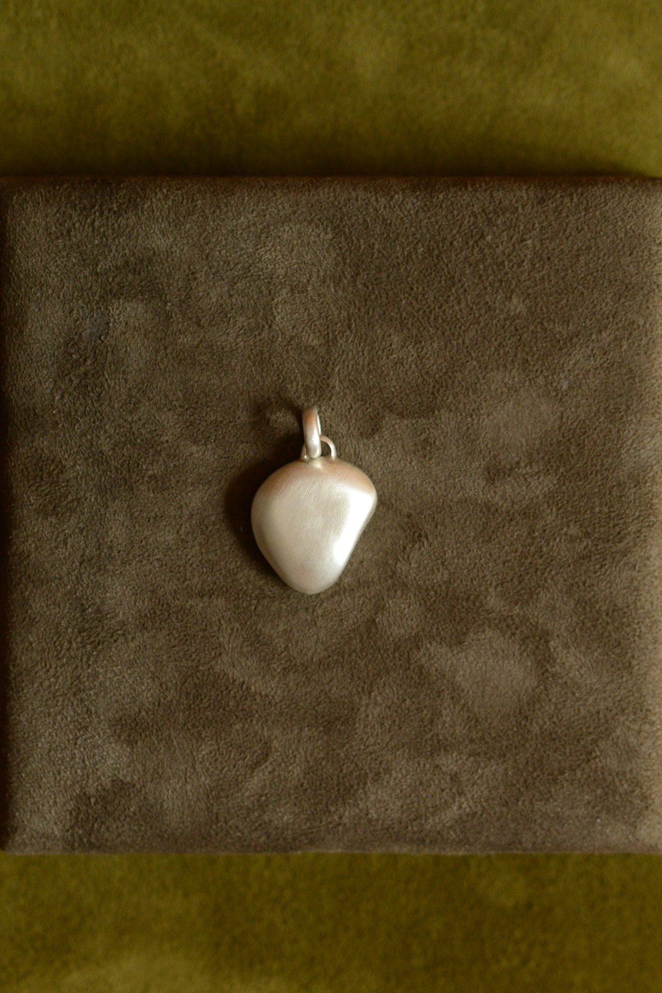 Dunton_Ellerkamp_Orange_Shell_Pendant_2.jpg