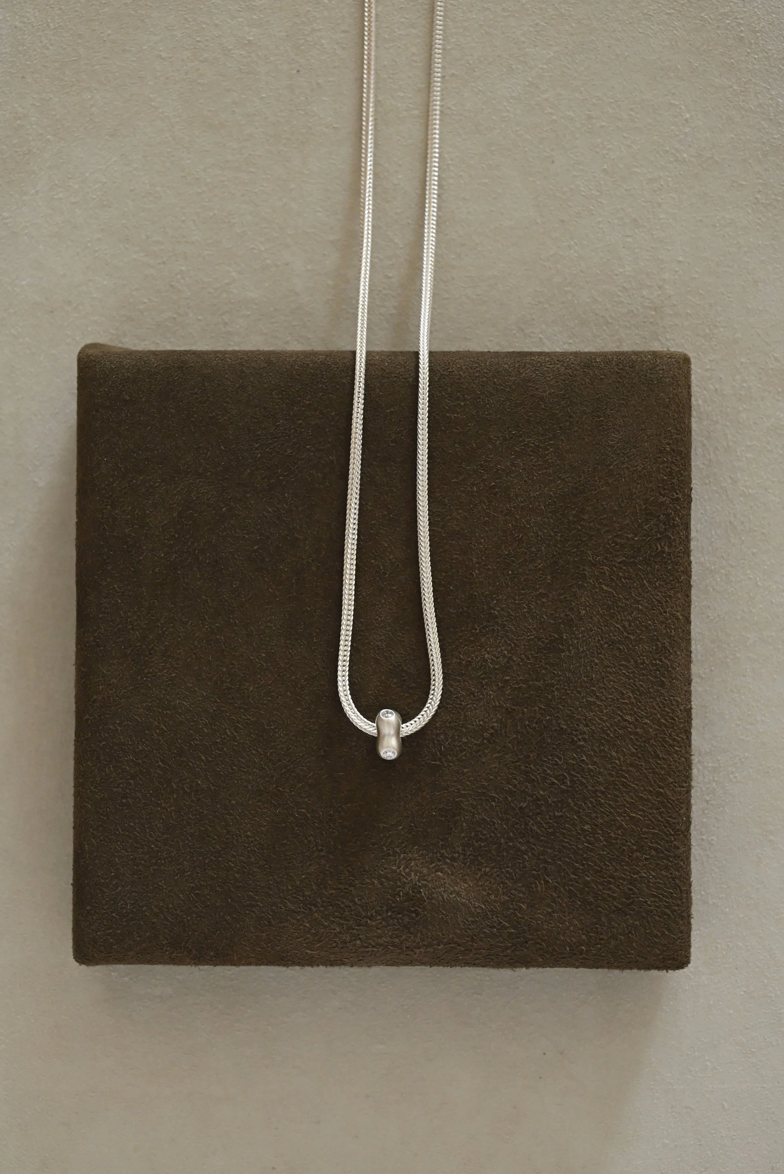 Dunton-Ellerkamp-Fall-Capsule-2026-Web-Silver-Diamond-Owen-Spinner-1.jpg