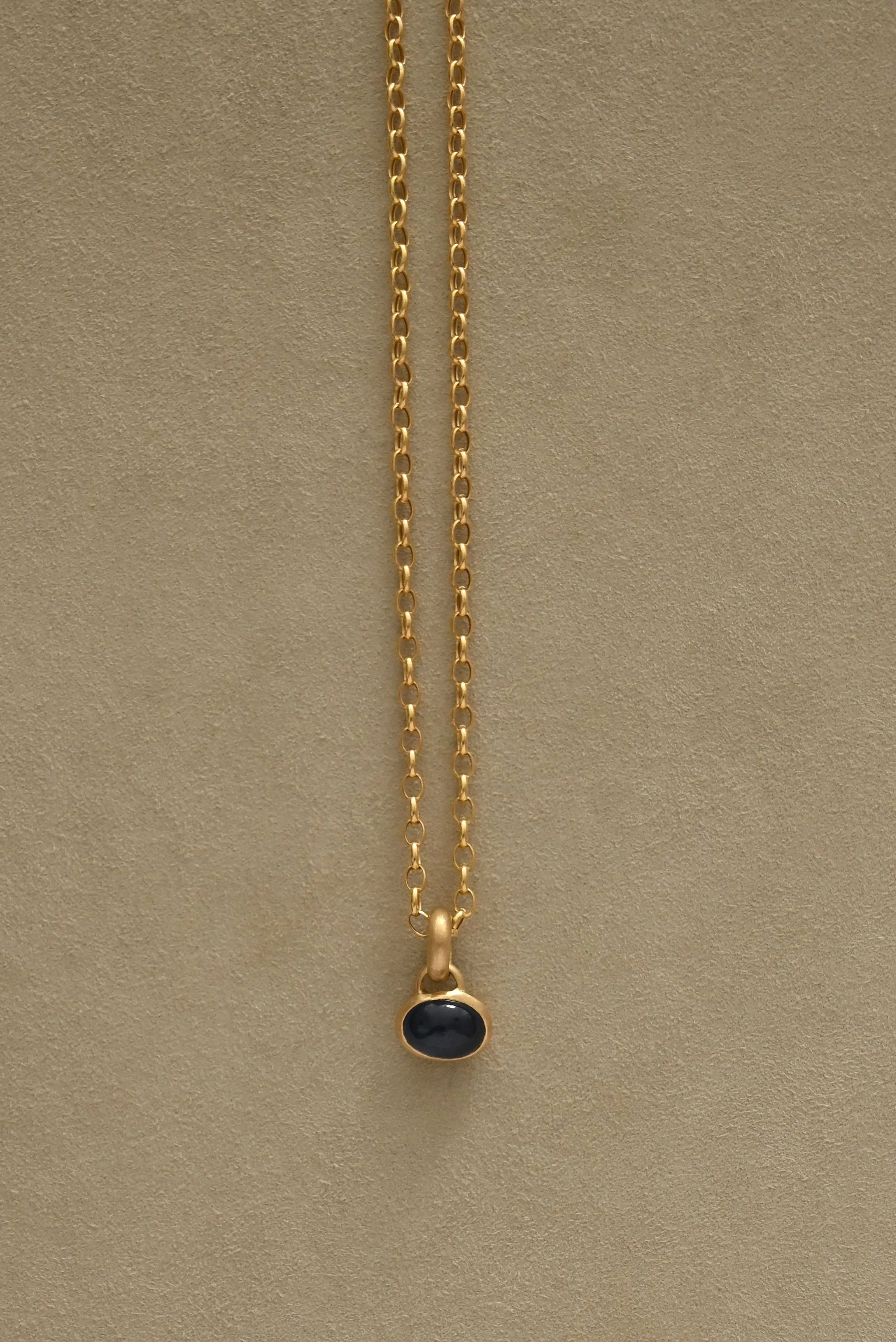 Dunton-Ellerkamp-Blue-Sapphire-Cab-Pendant-3.jpg