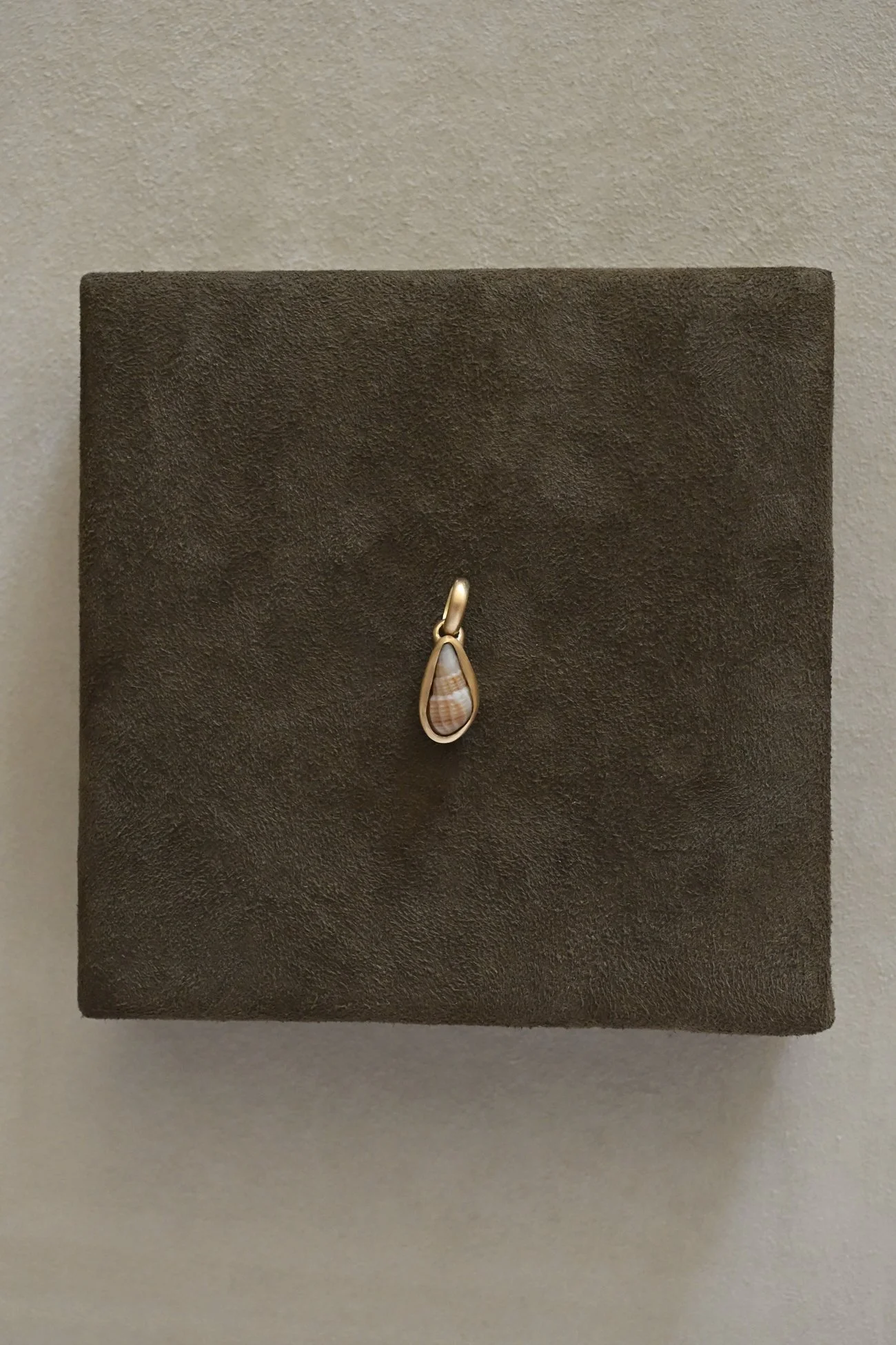 Gold Shell Pendant No. 15