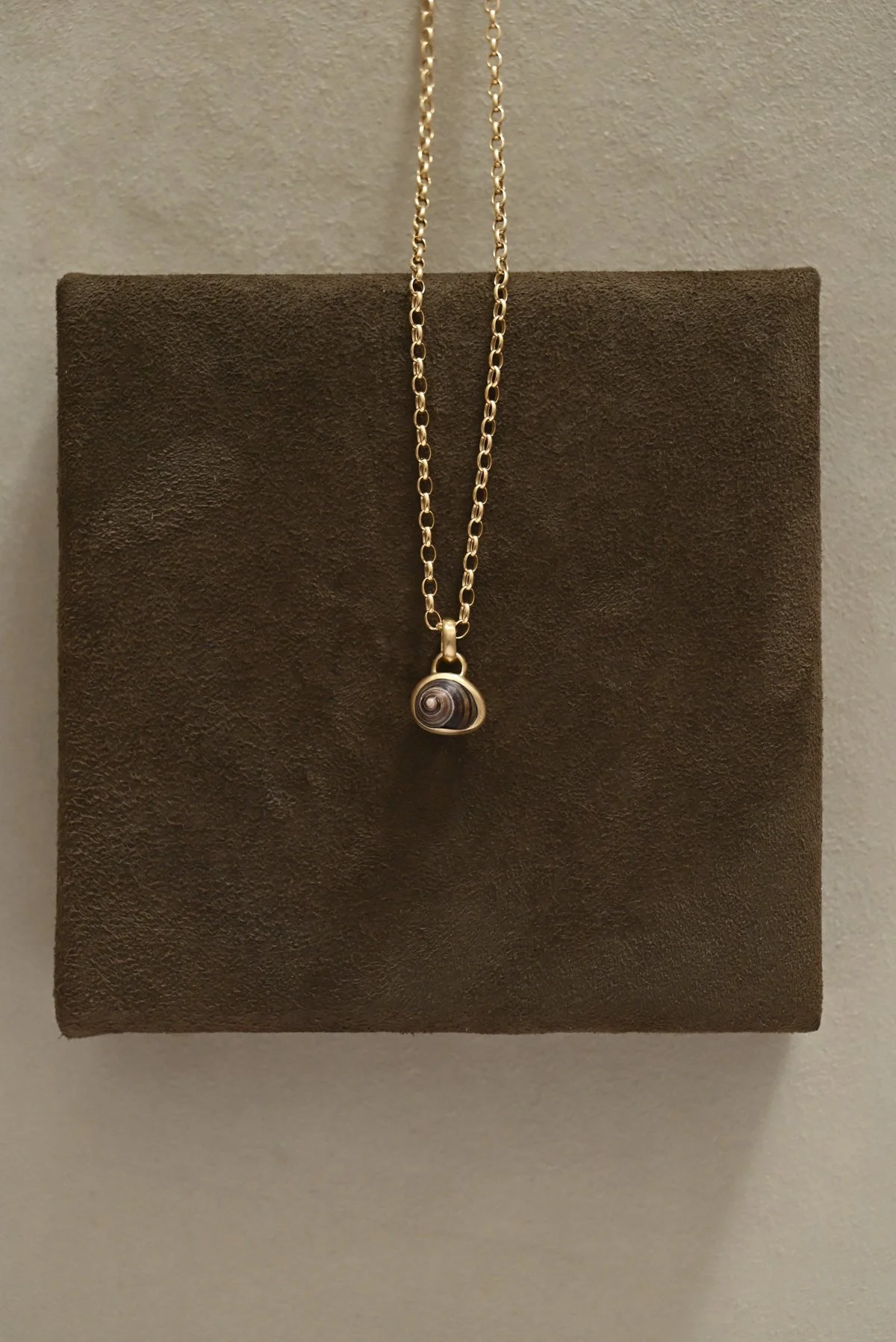 Dunton-Ellerkamp-Gold-Shell-Pendant-August-2026-Web-14.jpg