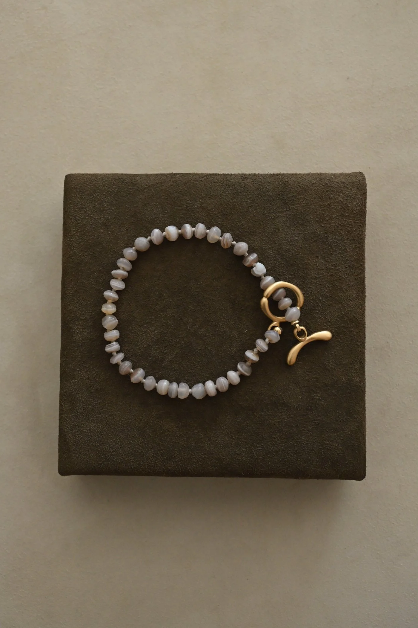Dunton-Ellerkamp-Agate-BRacelet-Gold-1.jpg