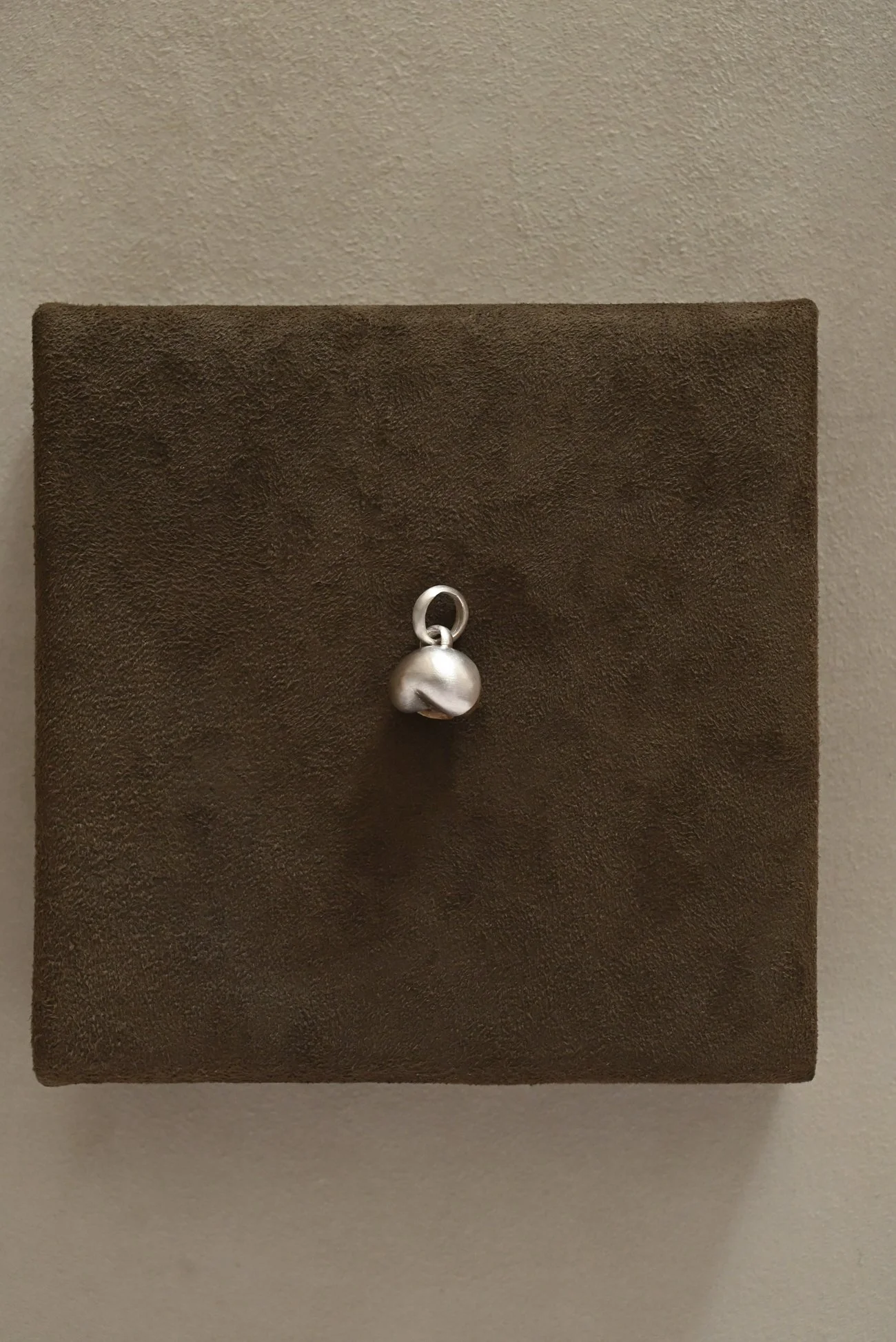 Dunton-Ellerkamp-Silver-Shell-Pendant-August-2026-Web-5.jpg