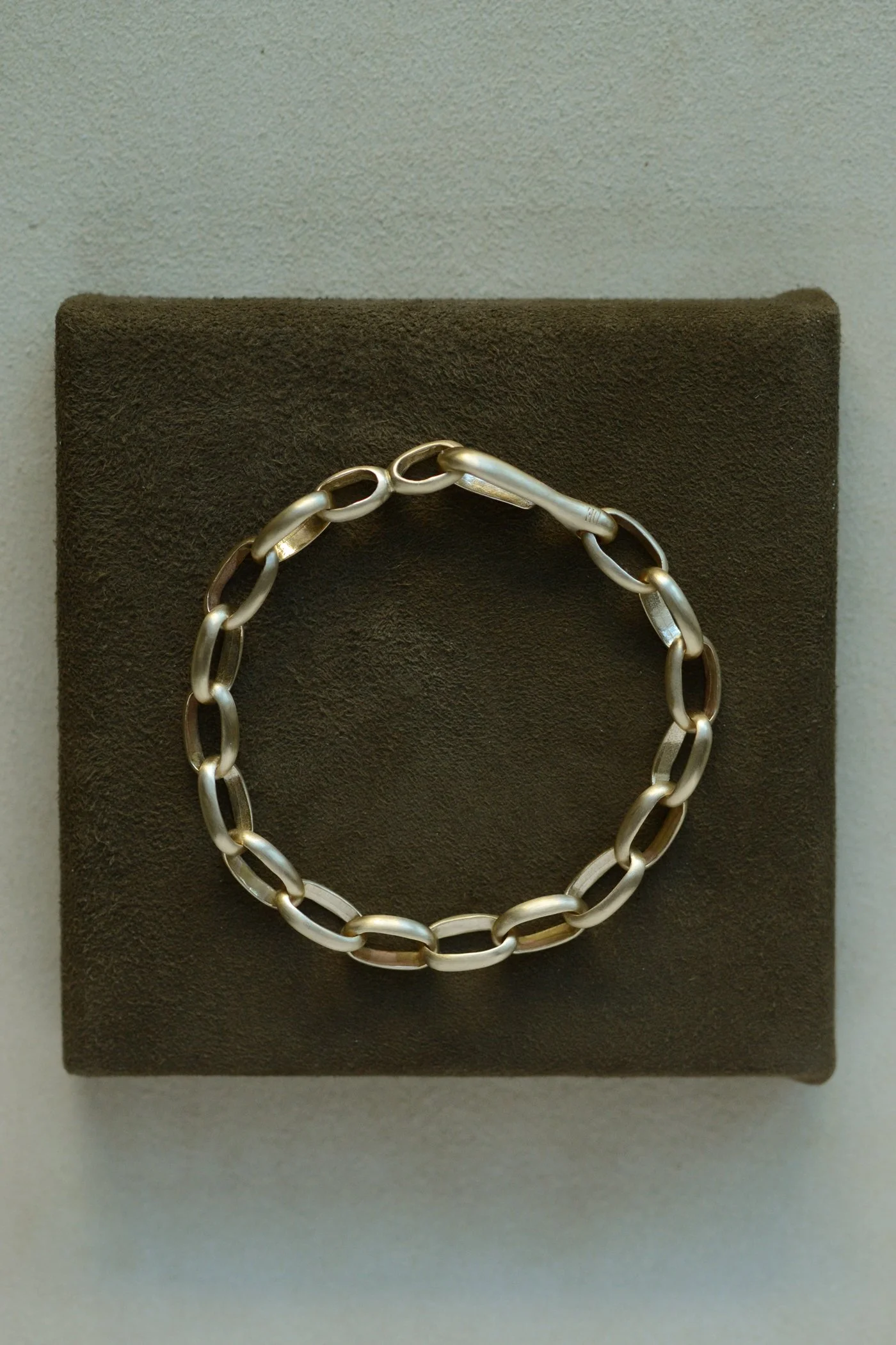 Dunton_Ellerkamp_Gold_Elevine_Bracelet_Web-2.jpg