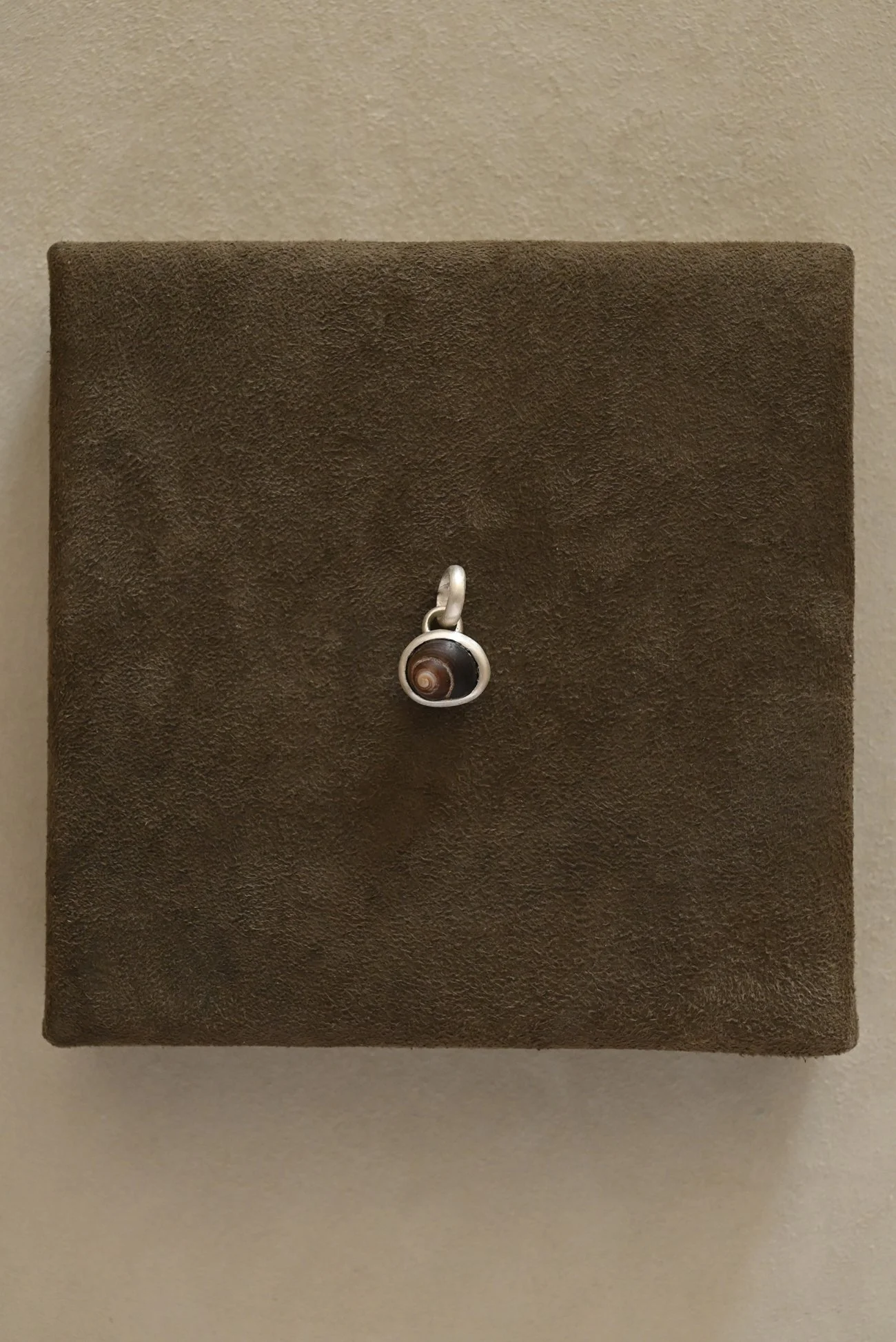 Dunton-Ellerkamp-Silver-Shell-Pendant-Web-8.jpg