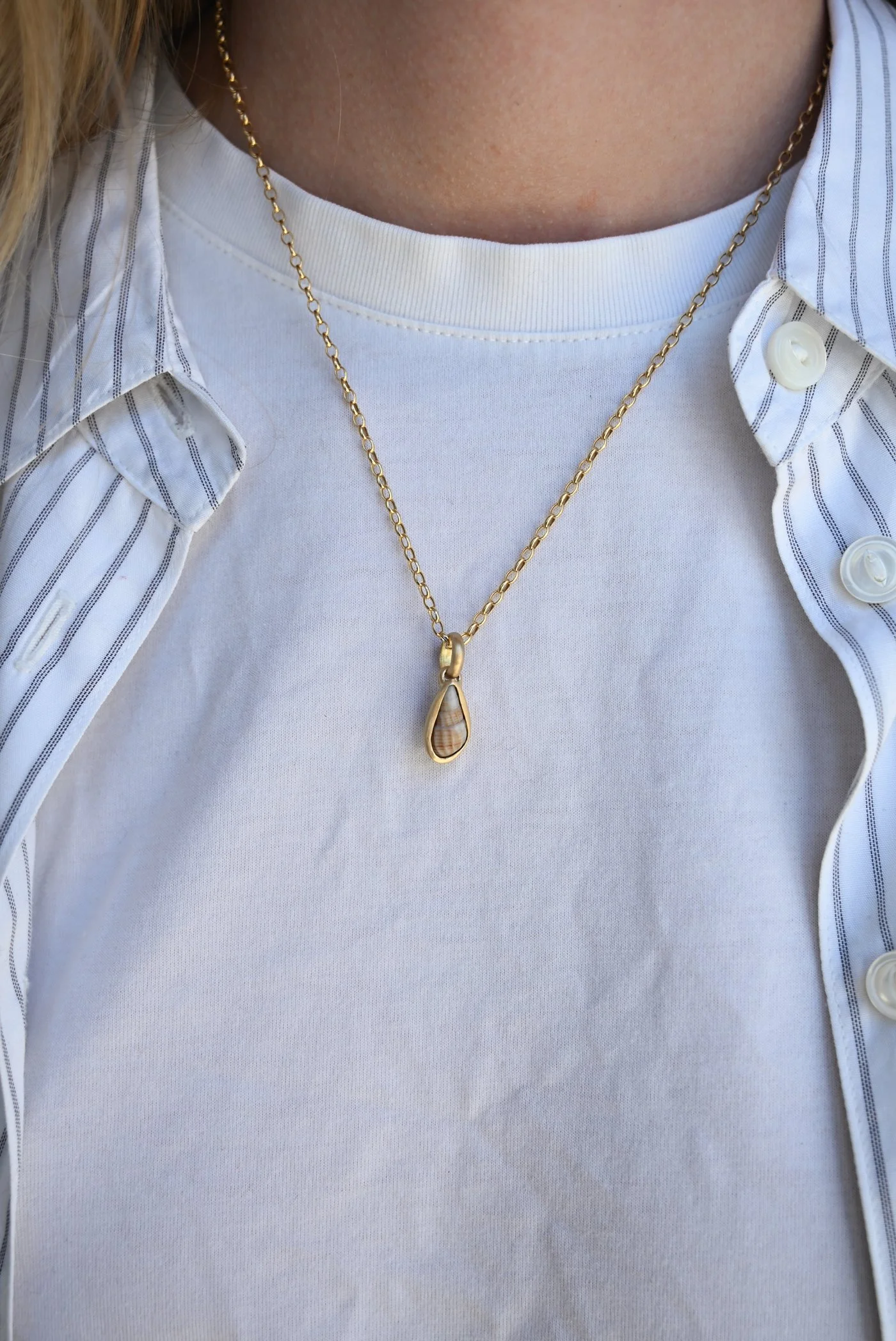 Dunton-Ellerkamp-Pendant-On-Figure-34.jpg