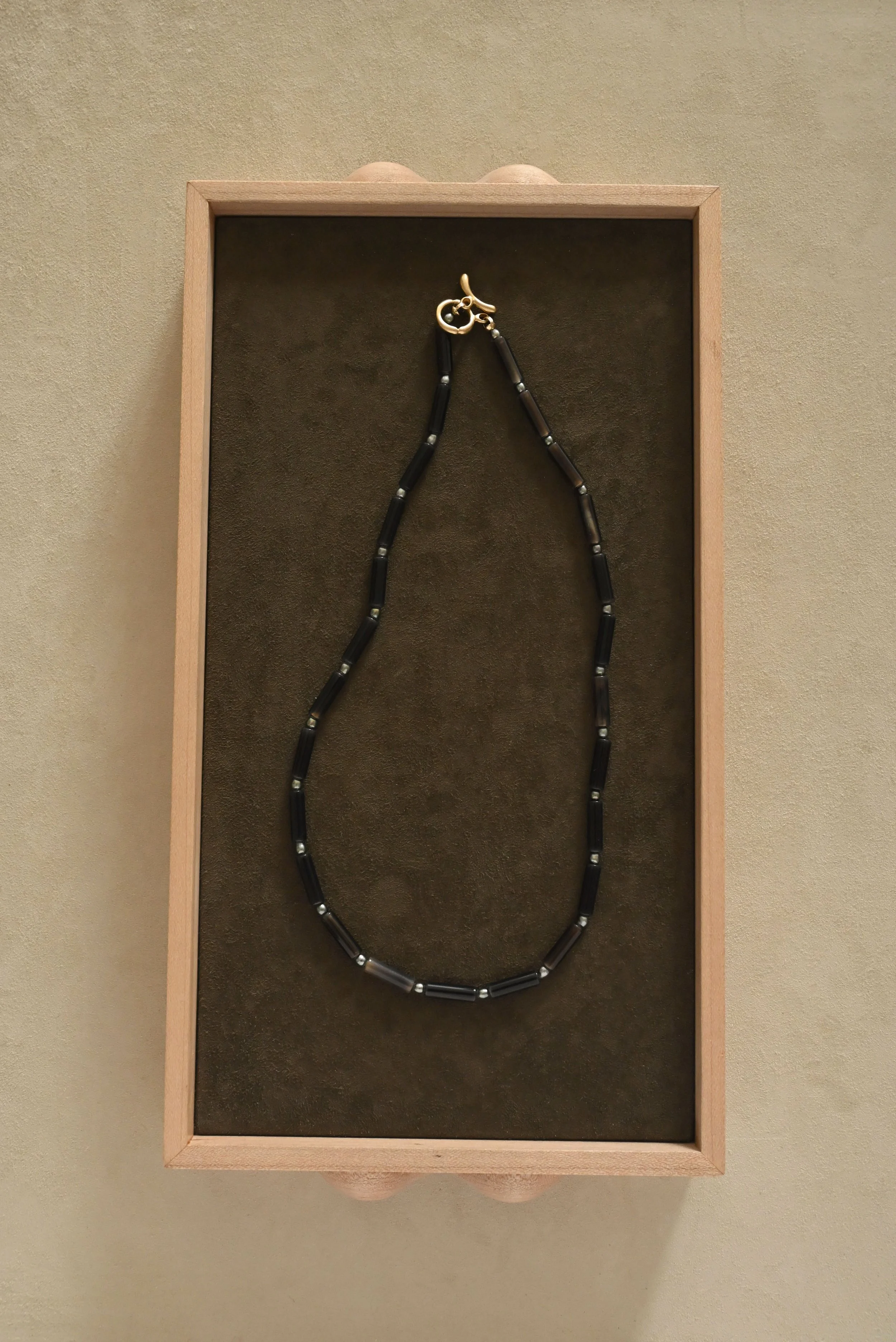 Dunton-Ellerkamp-Fall-Capsule-2026-Web-Agate-Tahitian-Pearl-Necklace-2.jpg