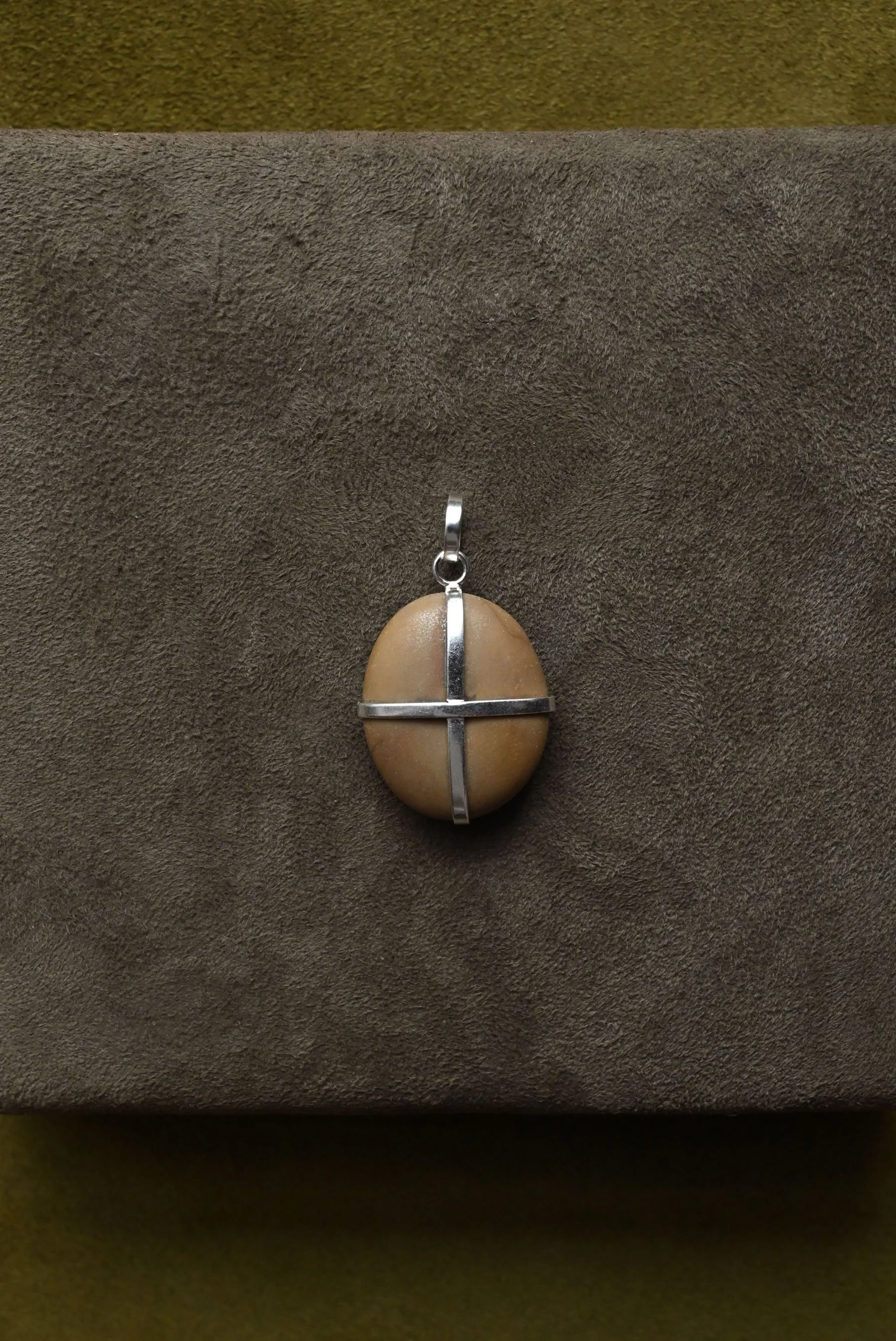 Stone_Pendant_07.jpg