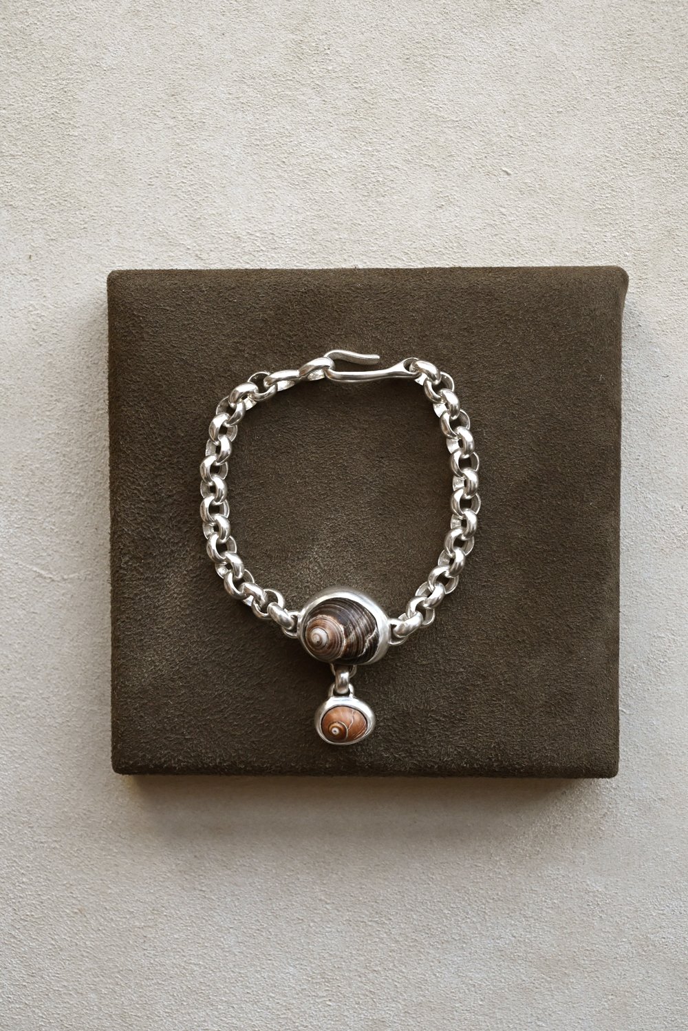 Dunton_Ellerkamp_Silver_Oliver-Bracelet_Two-Shells.jpg