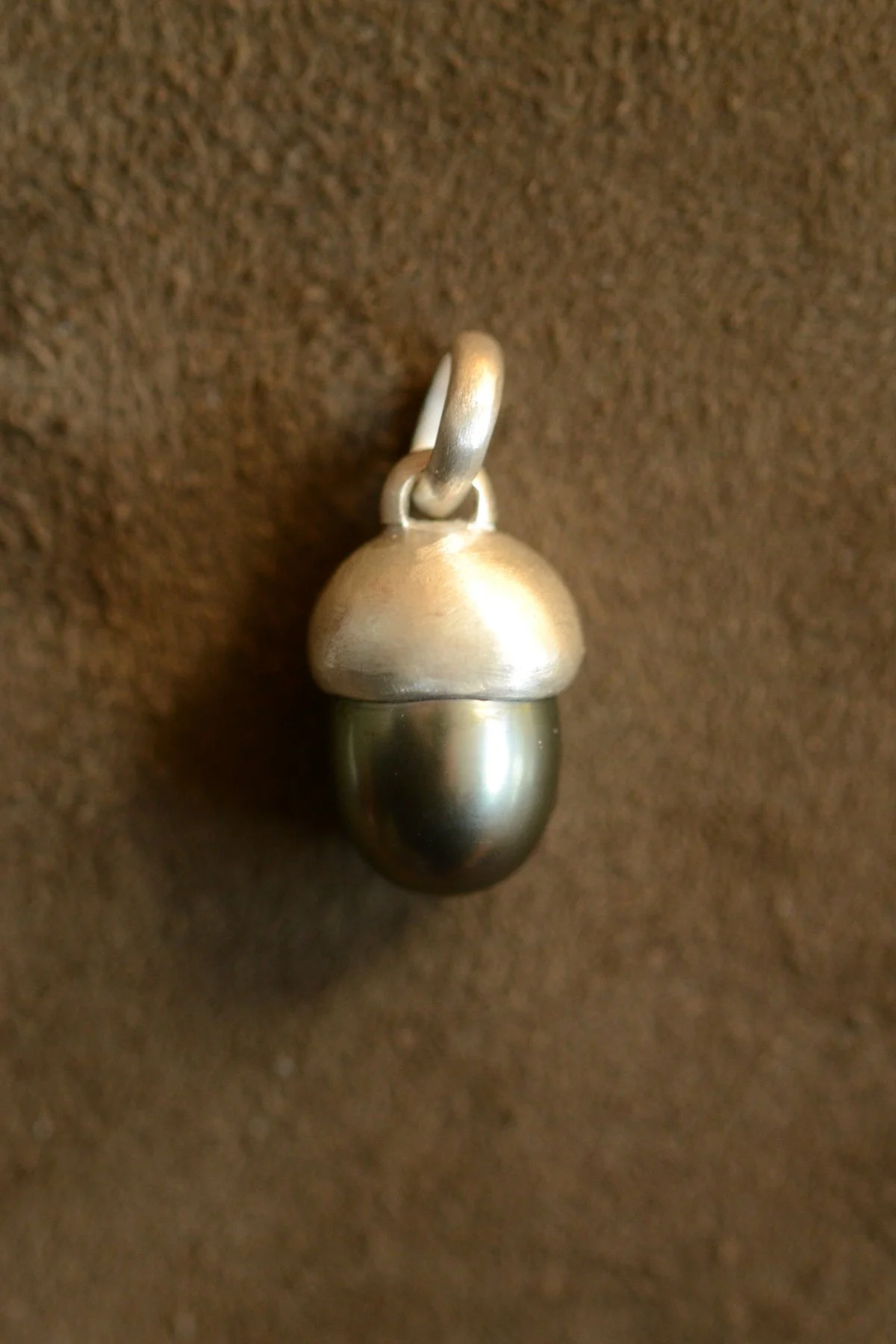 Dunton_Ellerkamp_Tahitian_Pearl_Acorn_Pendant_2.jpg