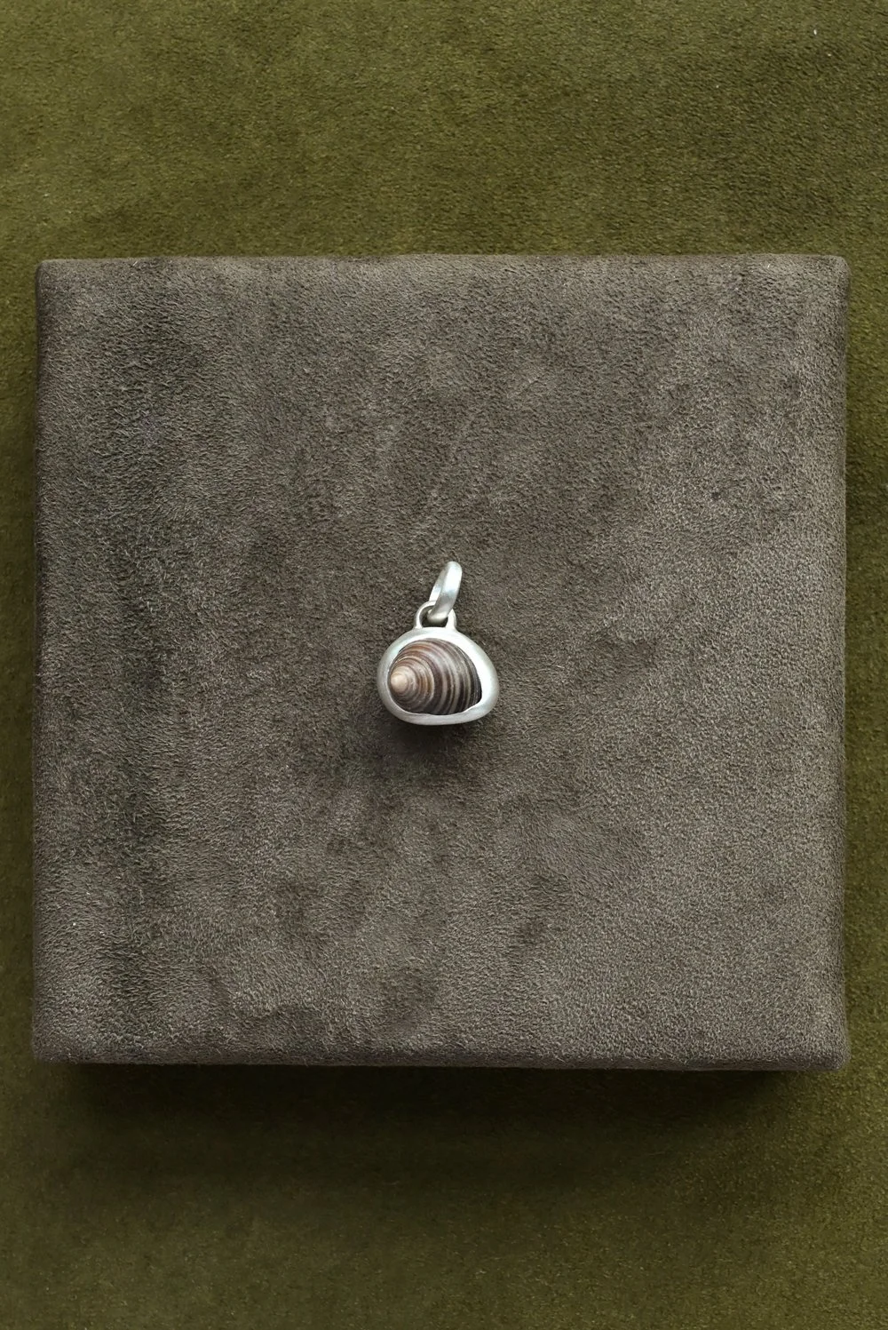 Dunton_Ellerkamp_Silver_Shell_Pendant_7.jpg